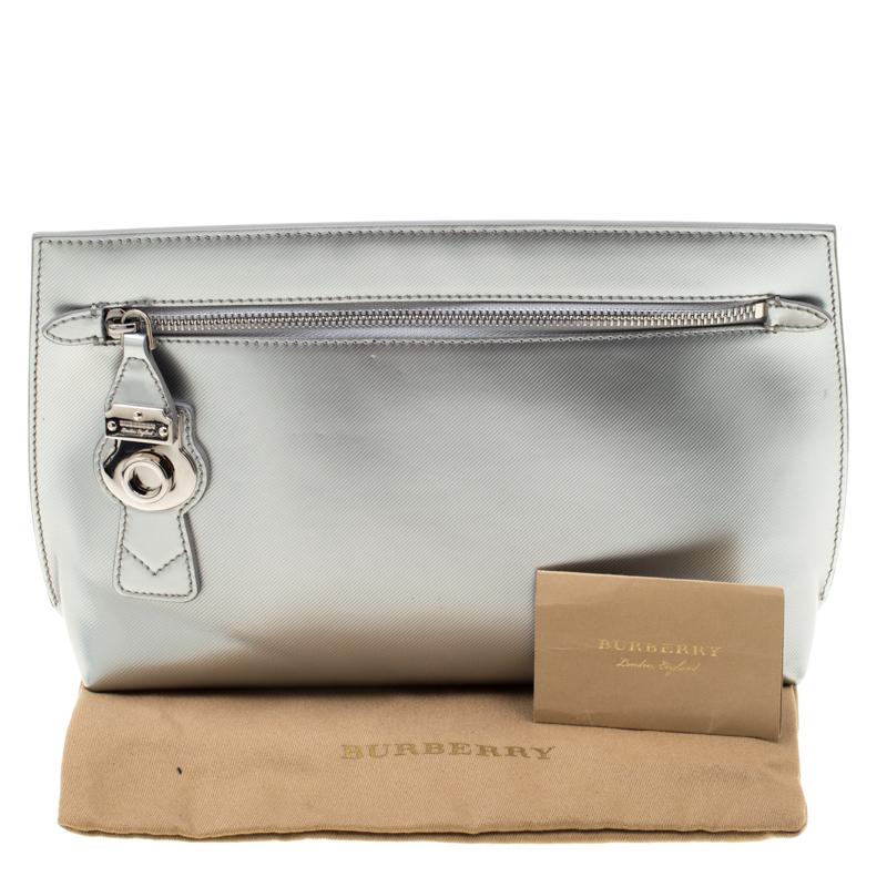 Burberry Silver Patent Leather Lock Trench Clutch For Sale 8