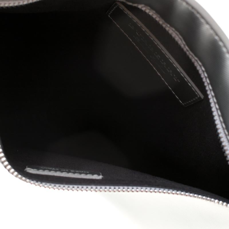 Burberry Silver Patent Leather Lock Trench Clutch For Sale 2