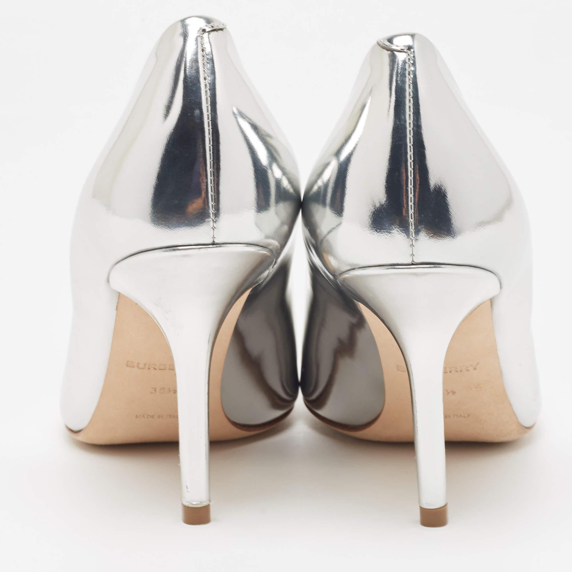 Beige Burberry Silver Patent Pointed Toe Pumps Size 36.5 For Sale