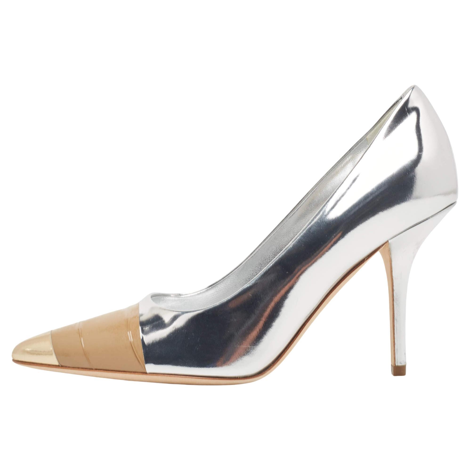 Burberry Silver Patent Pointed Toe Pumps Size 36.5 For Sale