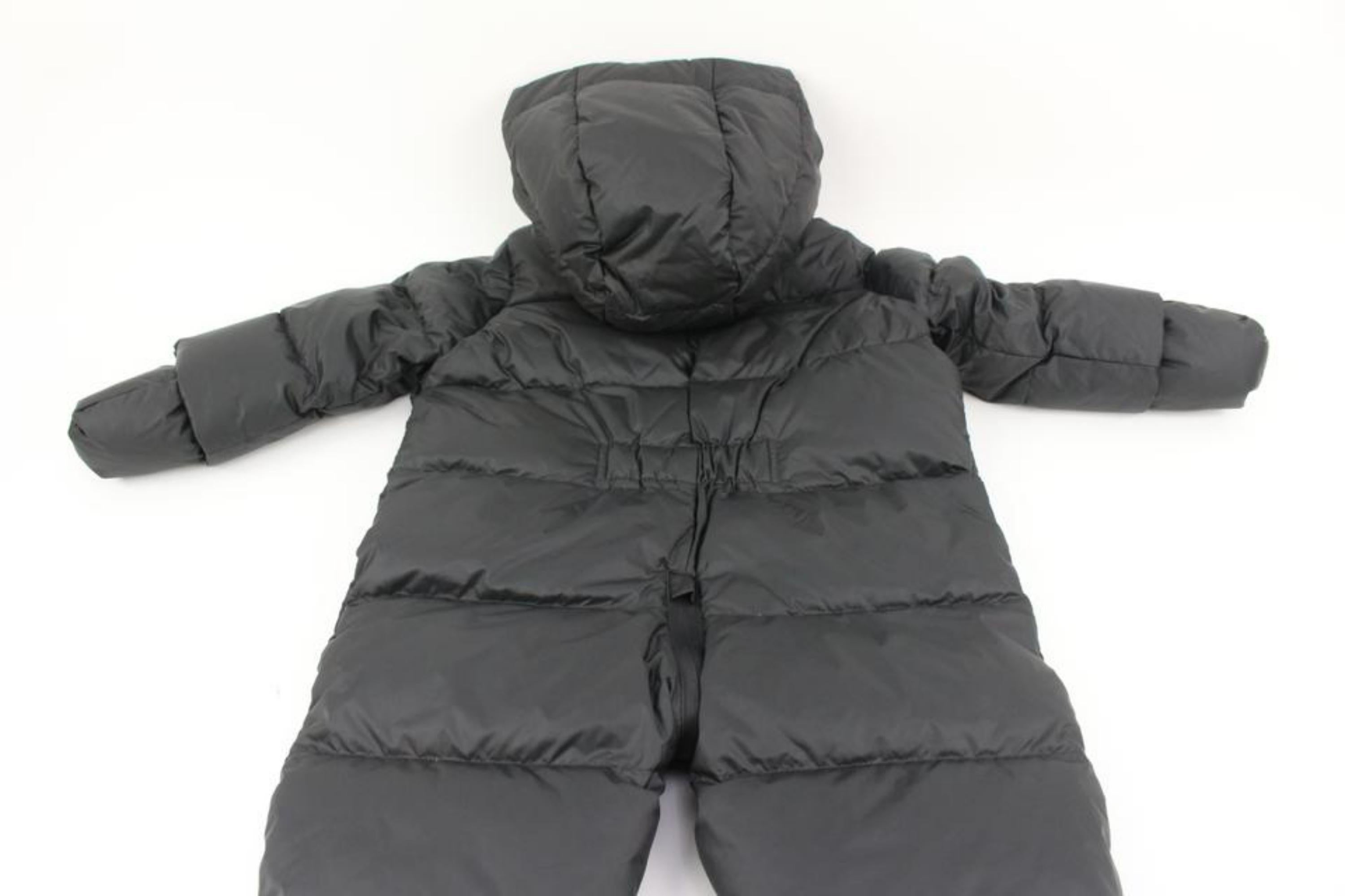 Women's or Men's Burberry Size 18M 18 Months Black Logo Puffer Suit Snow Suit 120B34 For Sale