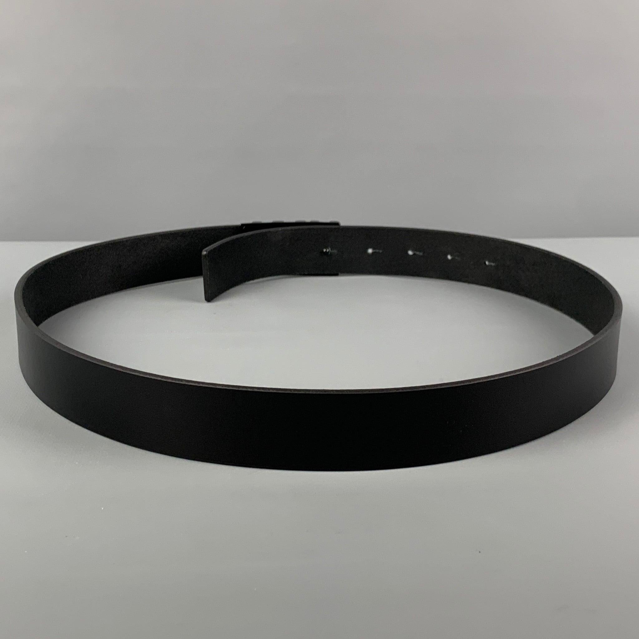 BURBERRY Size 35 Black Leather Belt In Good Condition For Sale In San Francisco, CA
