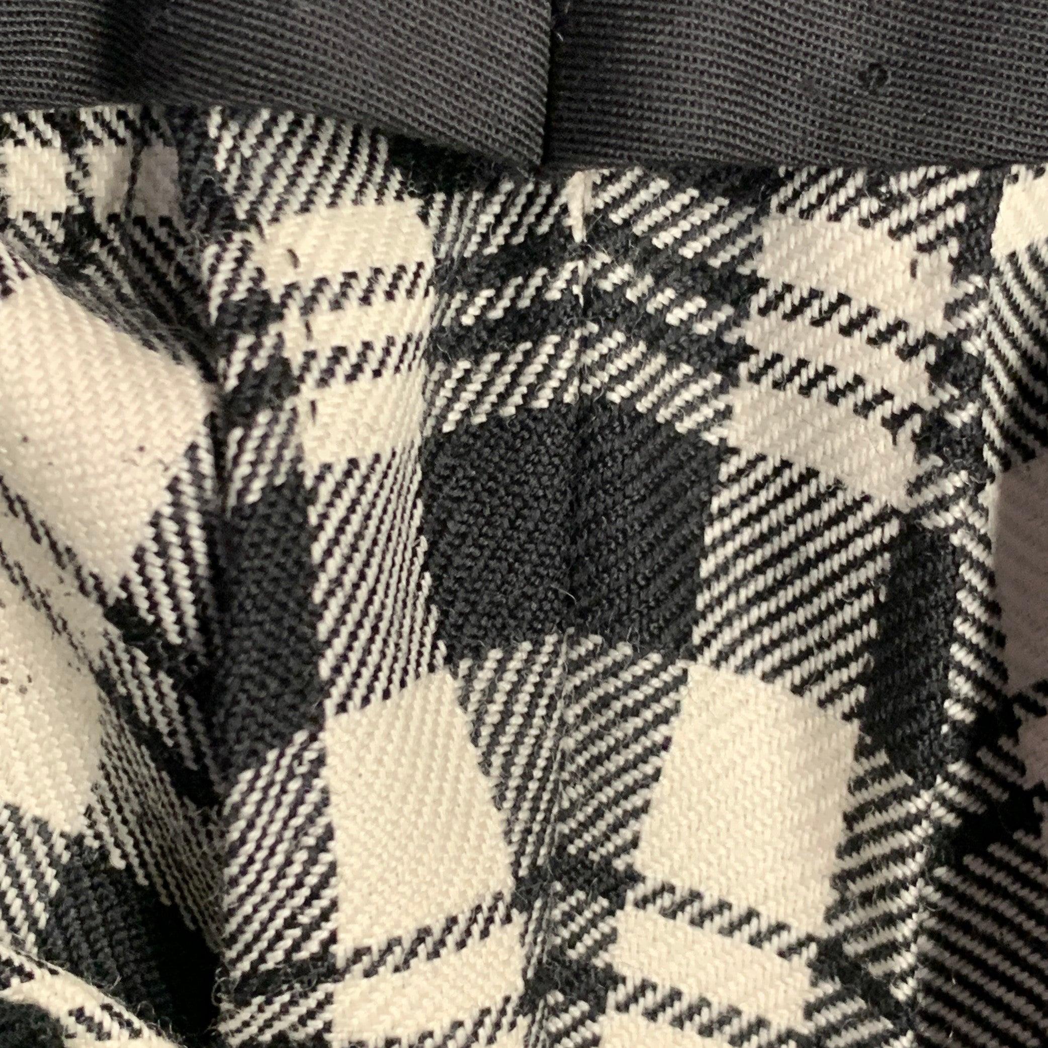 BURBERRY Größe 36 Schwarz Weiß Kariert Wolle Mohair Side Tabs Tapered Dress Pants im Angebot 4