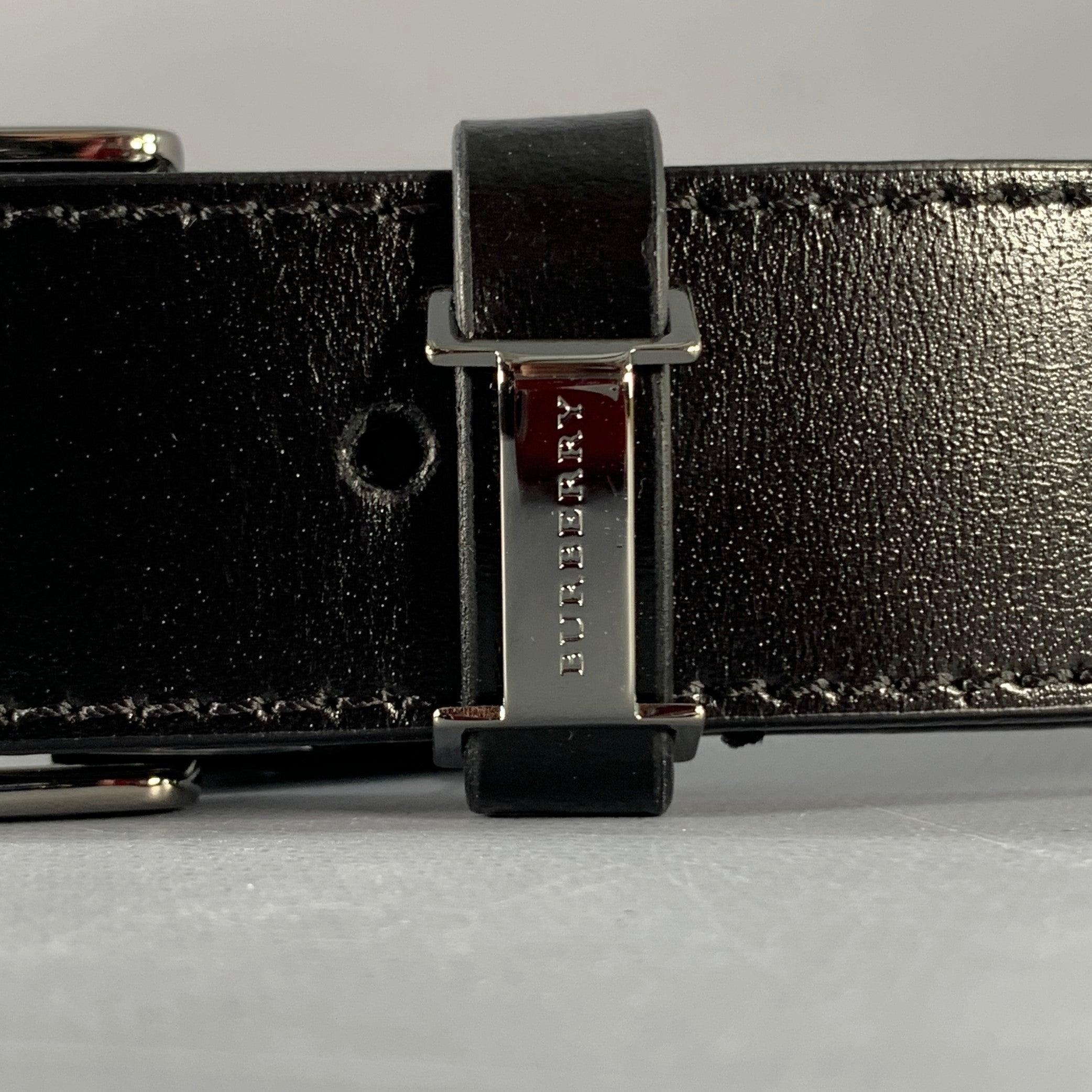 BURBERRY belt
in a black leather featuring a silver tone metal buckle.
Made in Romania.Very Good Pre-Owned Condition.  

Marked:   ROSACPEL320CRALength: 42 inches Width: 1 inches Fits: 34 inches  - 38 inches Buckle: 1.75 inches 
  
  
 
Sui Generis