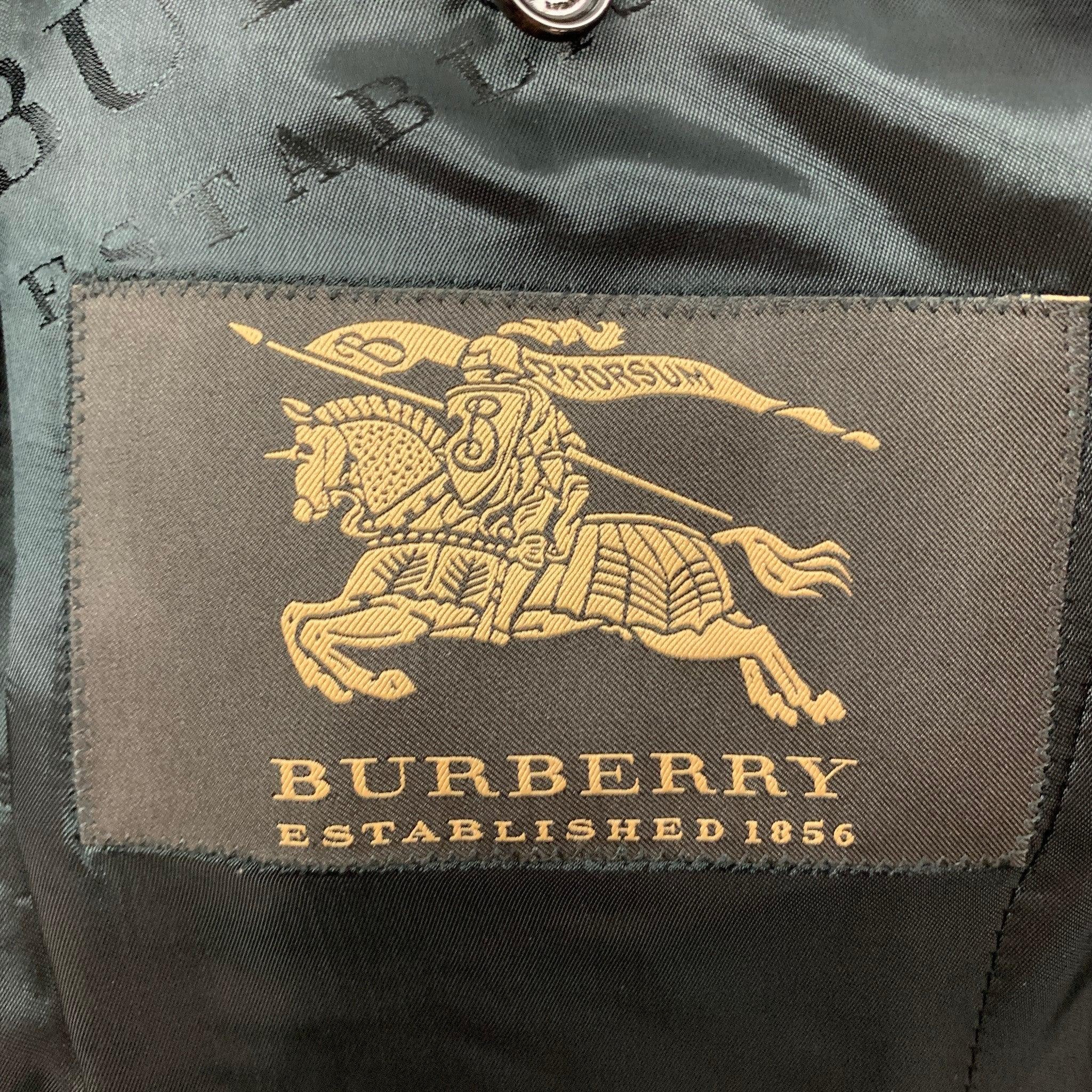 BURBERRY - Manteau de sport à col châle en laine et mohair bleu marine, taille 38 en vente 2