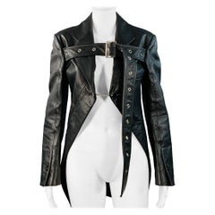 Burberry Taglia 4 Giacca Biker in pelle nera con cintura e code