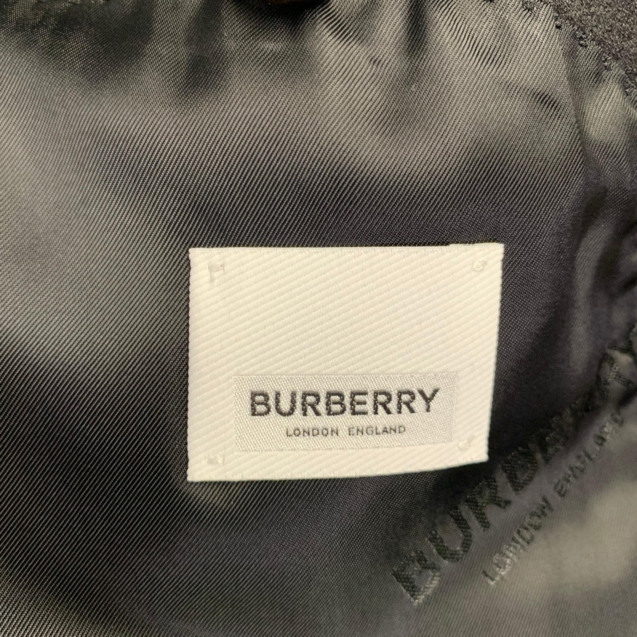 Burberry Taille 40 Manteau de sport en laine mohair cloutée à revers pointe noir en vente 1