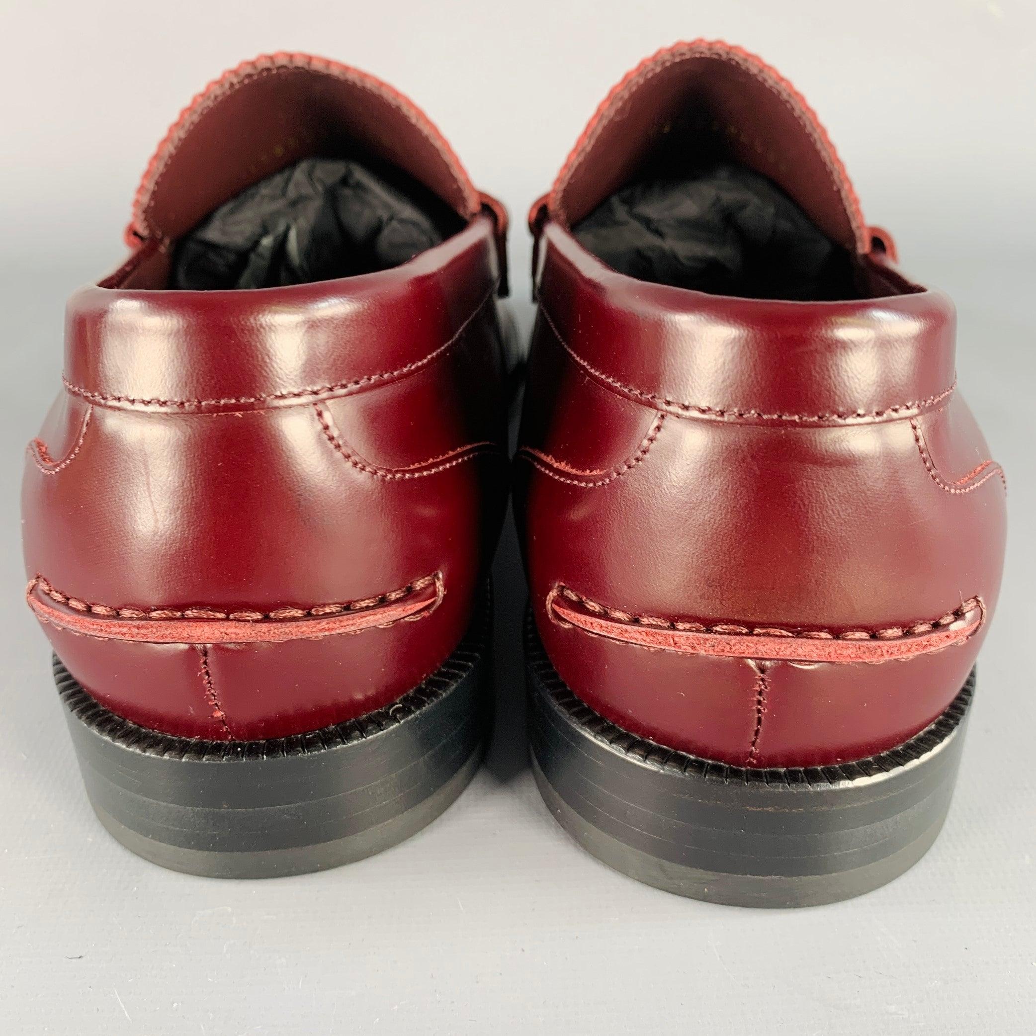 Marron Burberry Size 9 Burgundy Leather Slip On Penny Loafers en vente