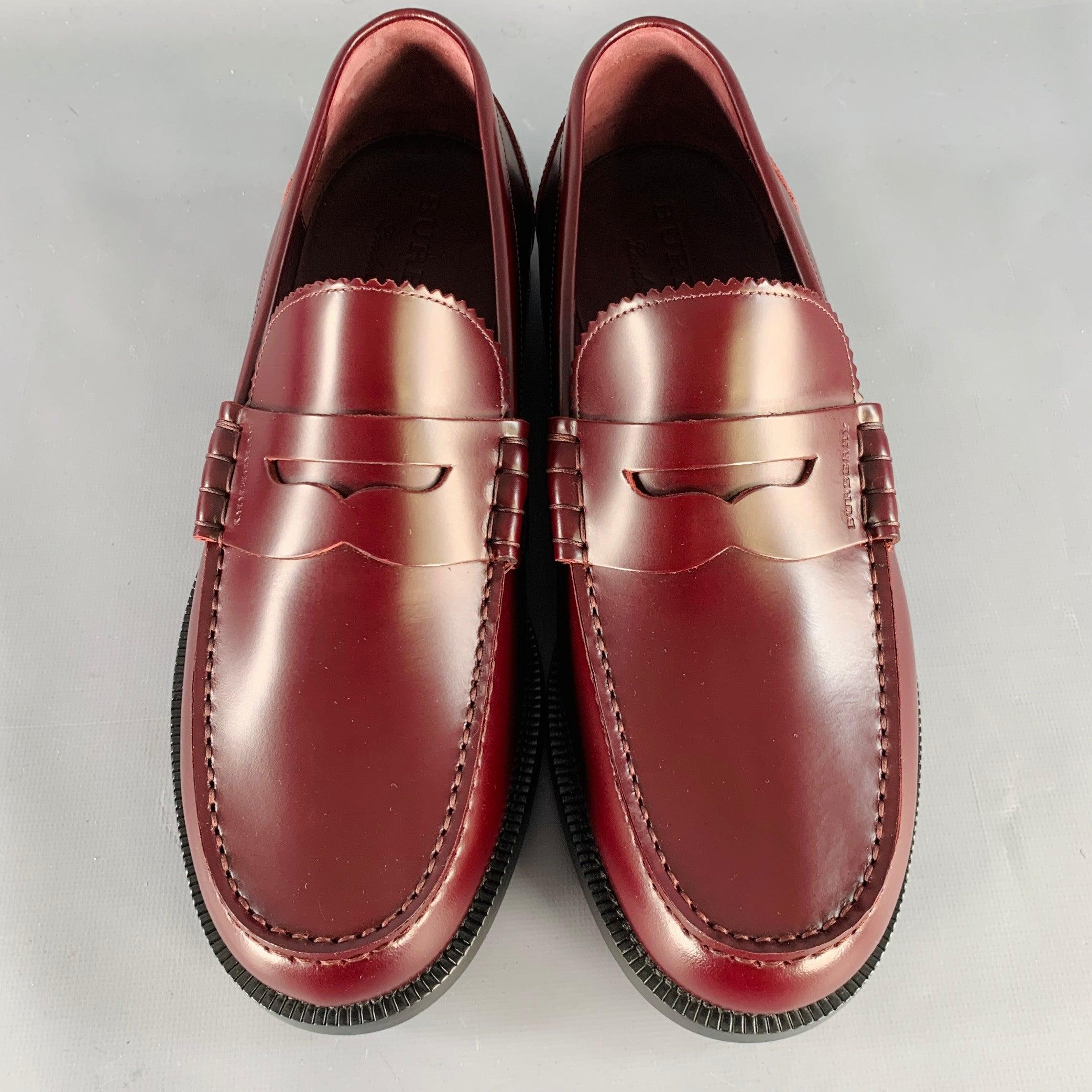 Burberry Size 9 Burgundy Leather Slip On Penny Loafers Bon état - En vente à San Francisco, CA