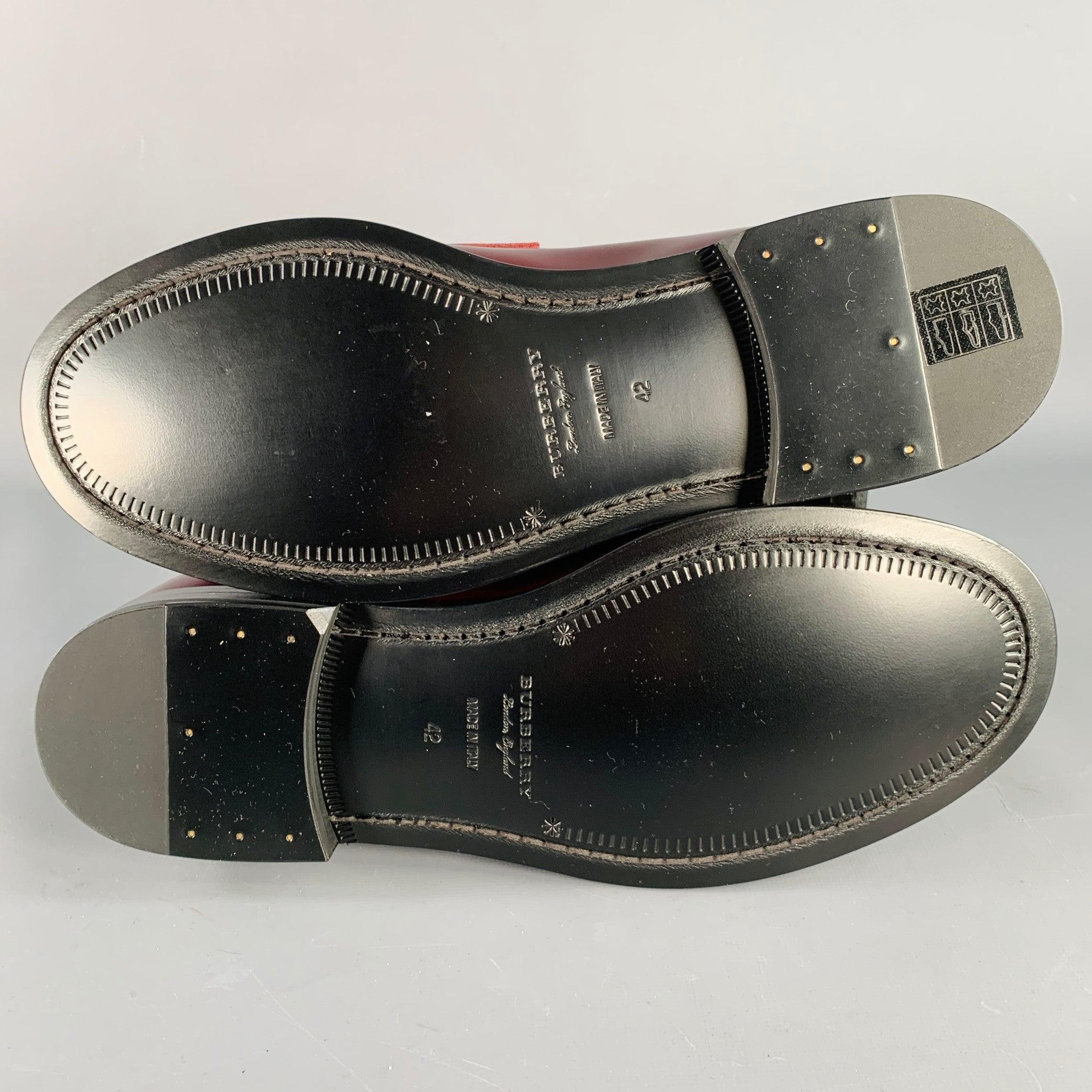 Burberry Size 9 Burgundy Leather Slip On Penny Loafers en vente 1