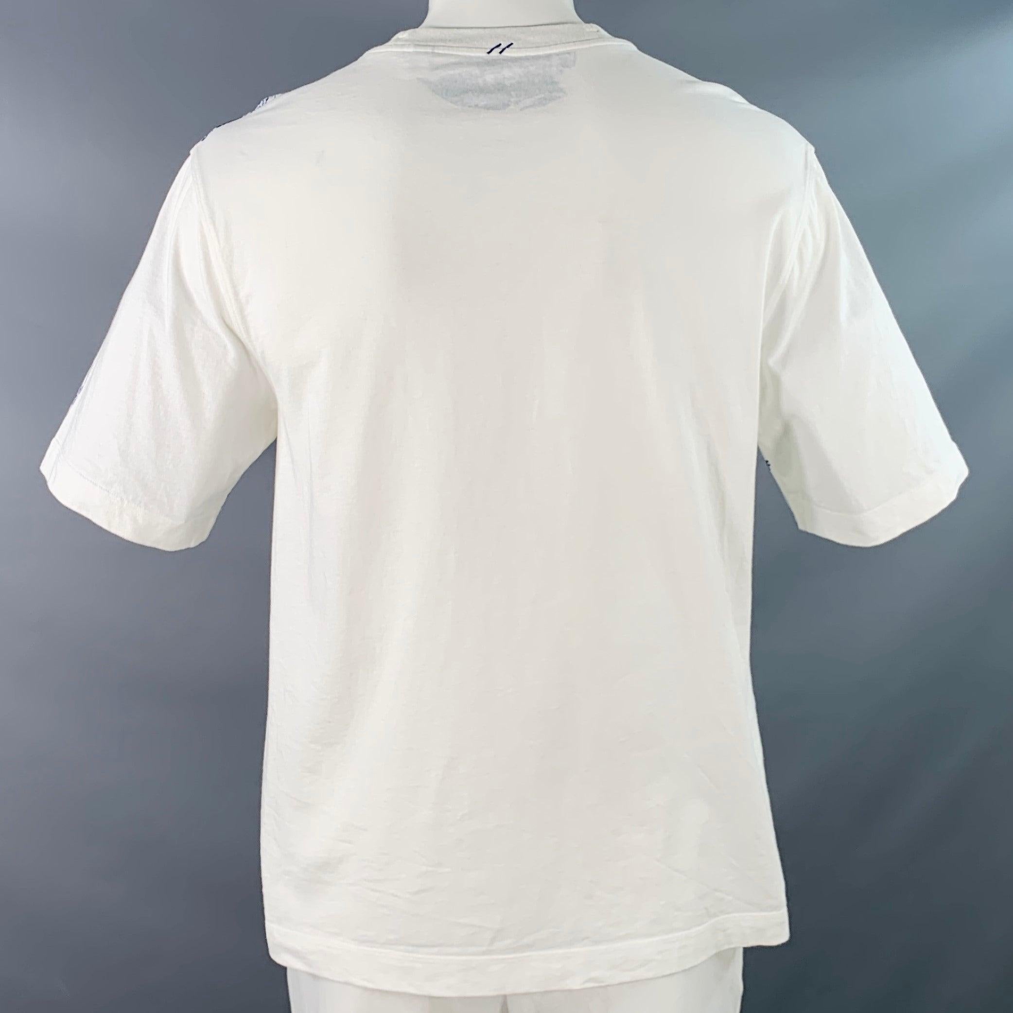 BURBERRY Size L White Blue Logo Print Cotton Blend Short Sleeve T-shirt Bon état - En vente à San Francisco, CA