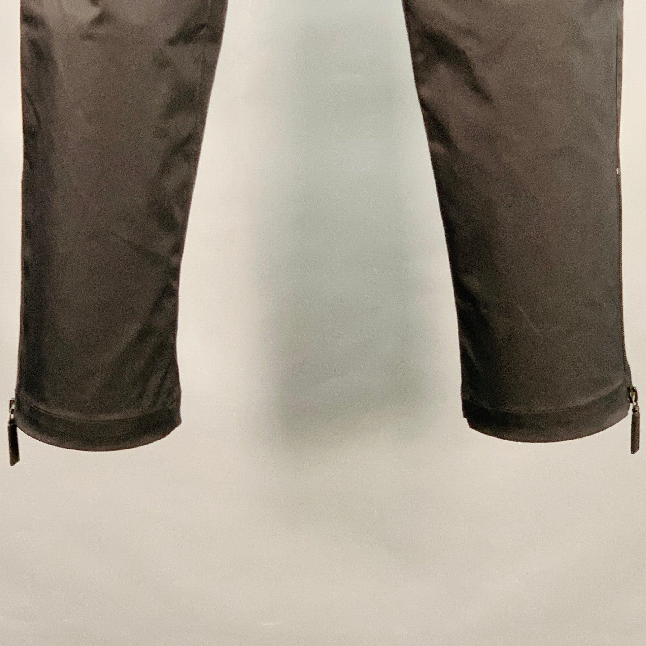 Nero Burberry Taglia M Pantaloni casual dritti in poliestere nero con tasche a cerniera in vendita