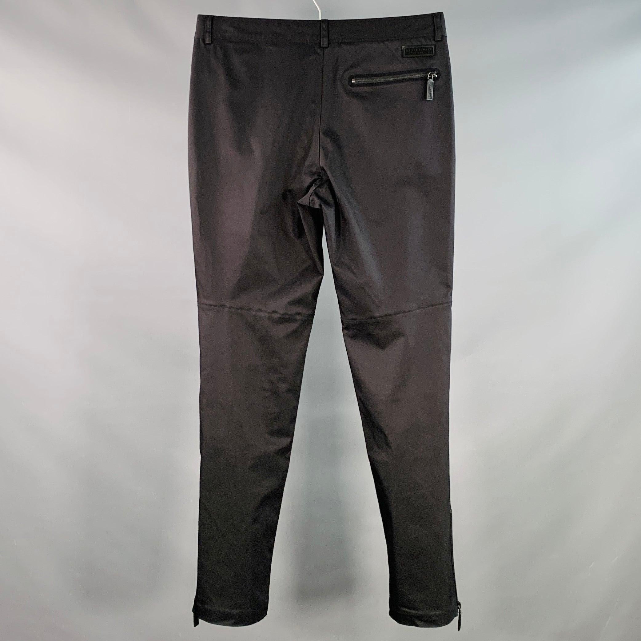 Burberry Taglia M Pantaloni casual dritti in poliestere nero con tasche a cerniera In condizioni ottime in vendita a San Francisco, CA