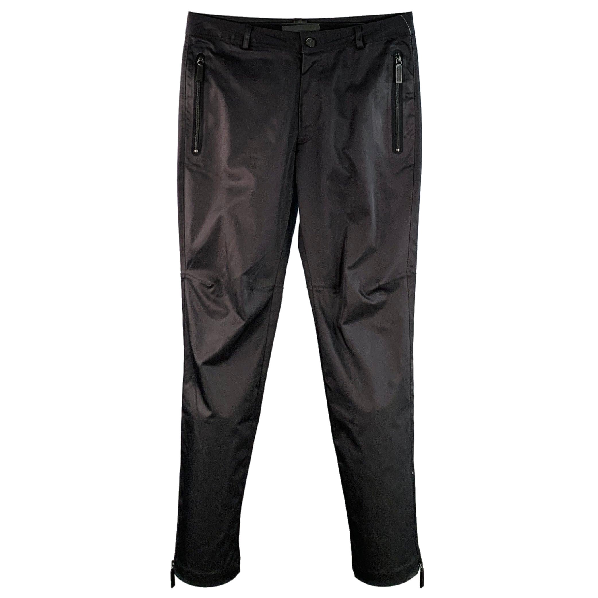 Burberry Taglia M Pantaloni casual dritti in poliestere nero con tasche a cerniera in vendita