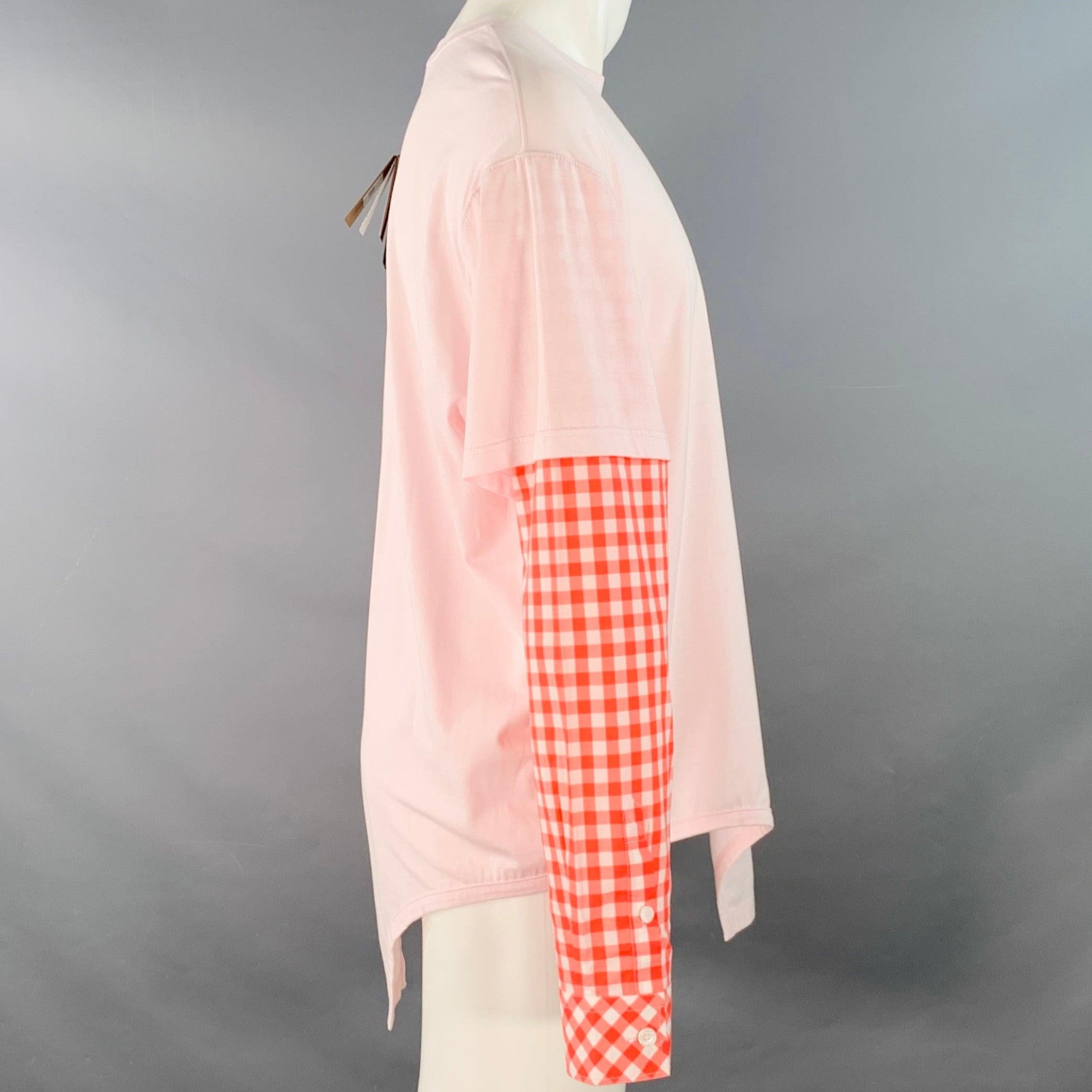 BURBERRY pullover
in a pink cotton jersey featuring red gingham layered sleeves, oversized fit, and
crew neck. Made in Italy.New with Tags. 

Marked:   M 

Measurements: 
 
Shoulder: 23 inches Chest: 51 inches Sleeve: 25.5 inches Length: 32.5 inches
