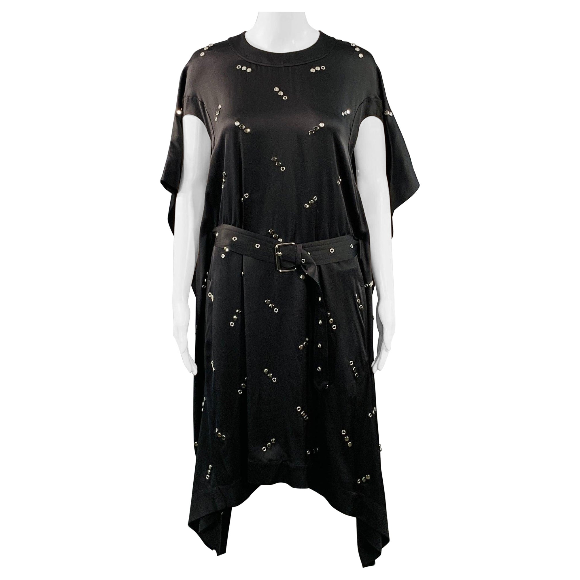 BURBERRY Größe S Schwarzes Seiden-Nietengürtel-Kleid mit Umhang im Angebot