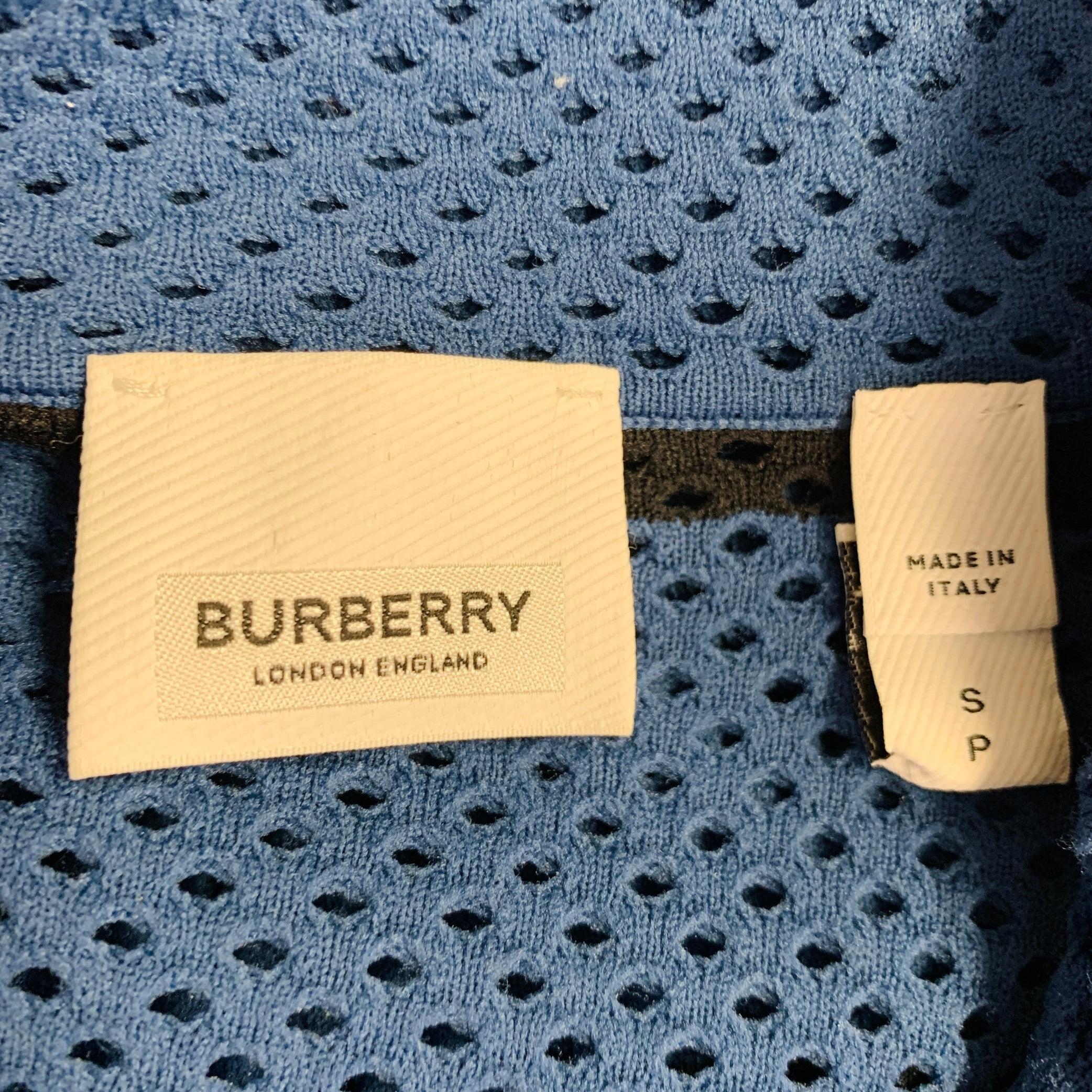 Burberry Size S Blue Black White Stripe Stretch Polyamide Mesh Camp Short Sleeve Shirt Excellent état - En vente à San Francisco, CA