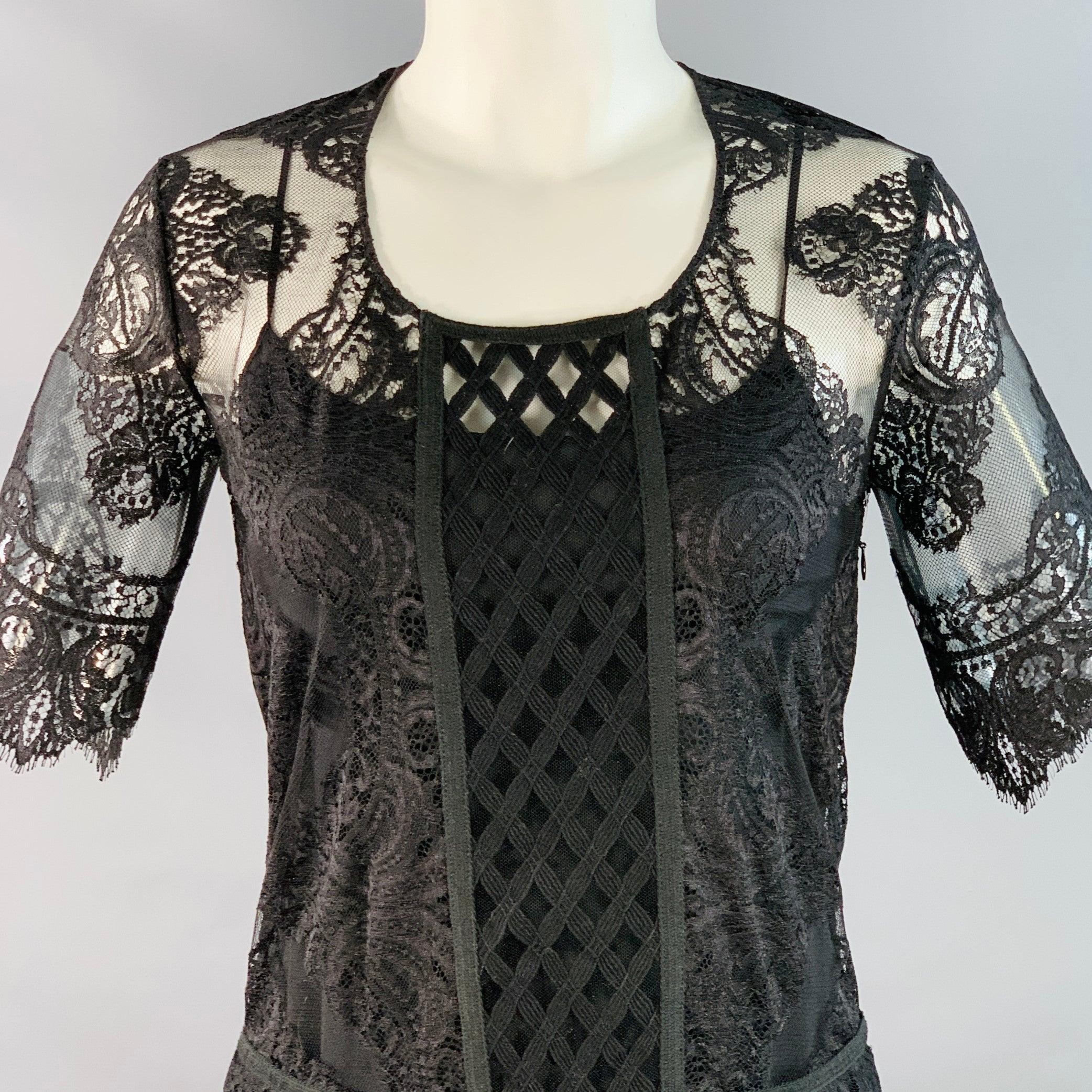 BURBERRY cocktail kleid
aus schwarzem Polyester-Spitzenstoff mit tiefer Taille, knielangem Schnitt und seitlichem Reißverschluss. Wird mit beigefügtem Slip geliefert. Made in Italy Ausgezeichneter Pre-Owned Zustand. 

Markiert:   IT 36