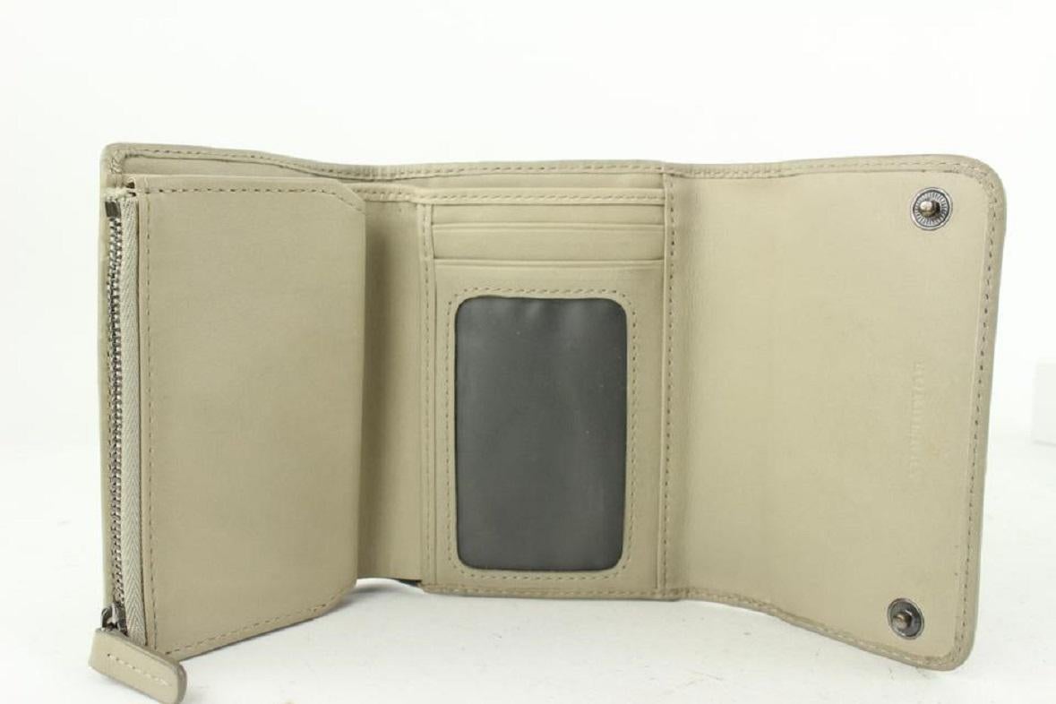 Burberry Smoke Nova Check Compact Wallet 71bur630 In Good Condition In Dix hills, NY