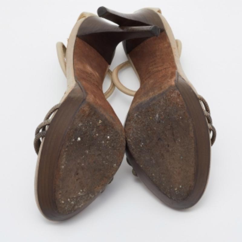 Sandalias con correa en el tobillo de lona y piel revestida de cuadros ahumados Burberry talla 39 Gris en venta