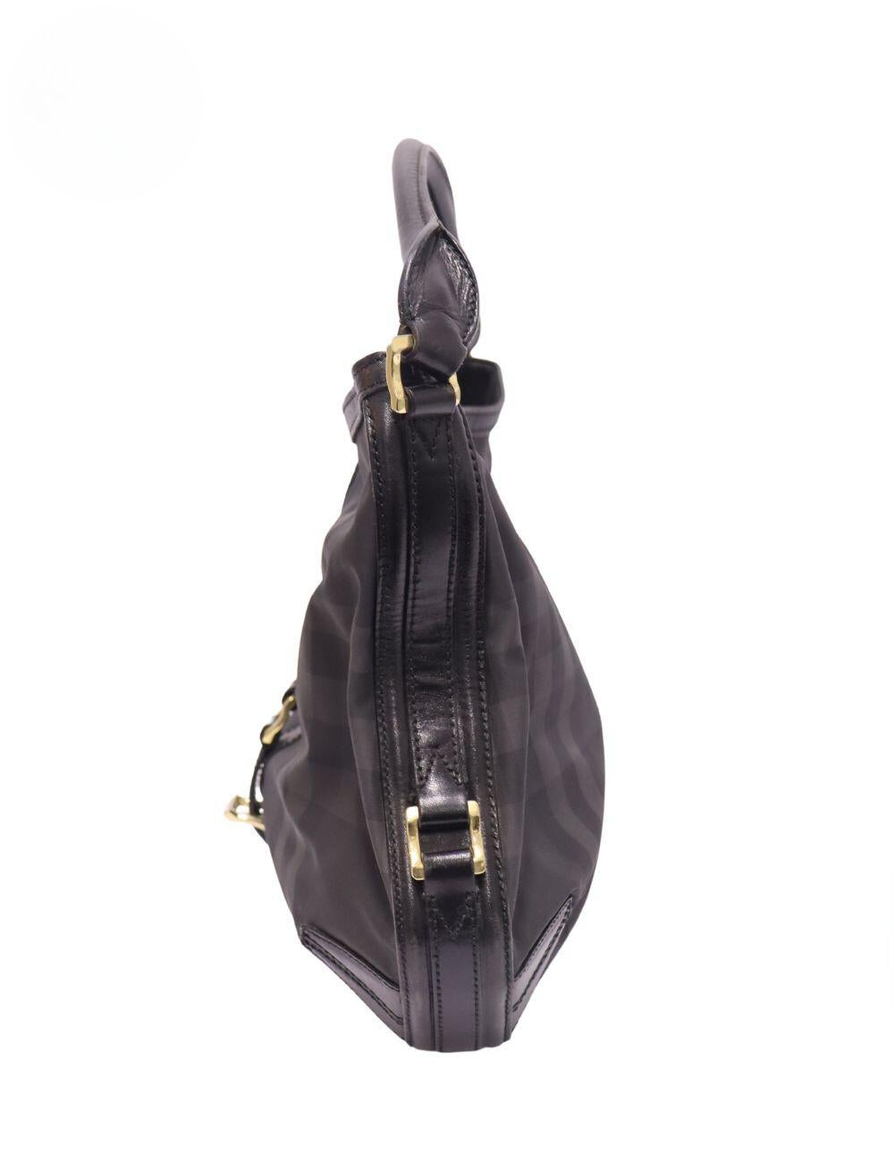 Burberry Smoked Check Hobo Bag, Features Leather Trim Embellishment, Zipper Closure and Three Interior Pockets.

Material: Leather
Hardware: Gold
Height: 30cm
Width: 36cm
Depth: 5cm
Handle Drop: 18cm
Overall condition: Fair
Interior condition: Signs
