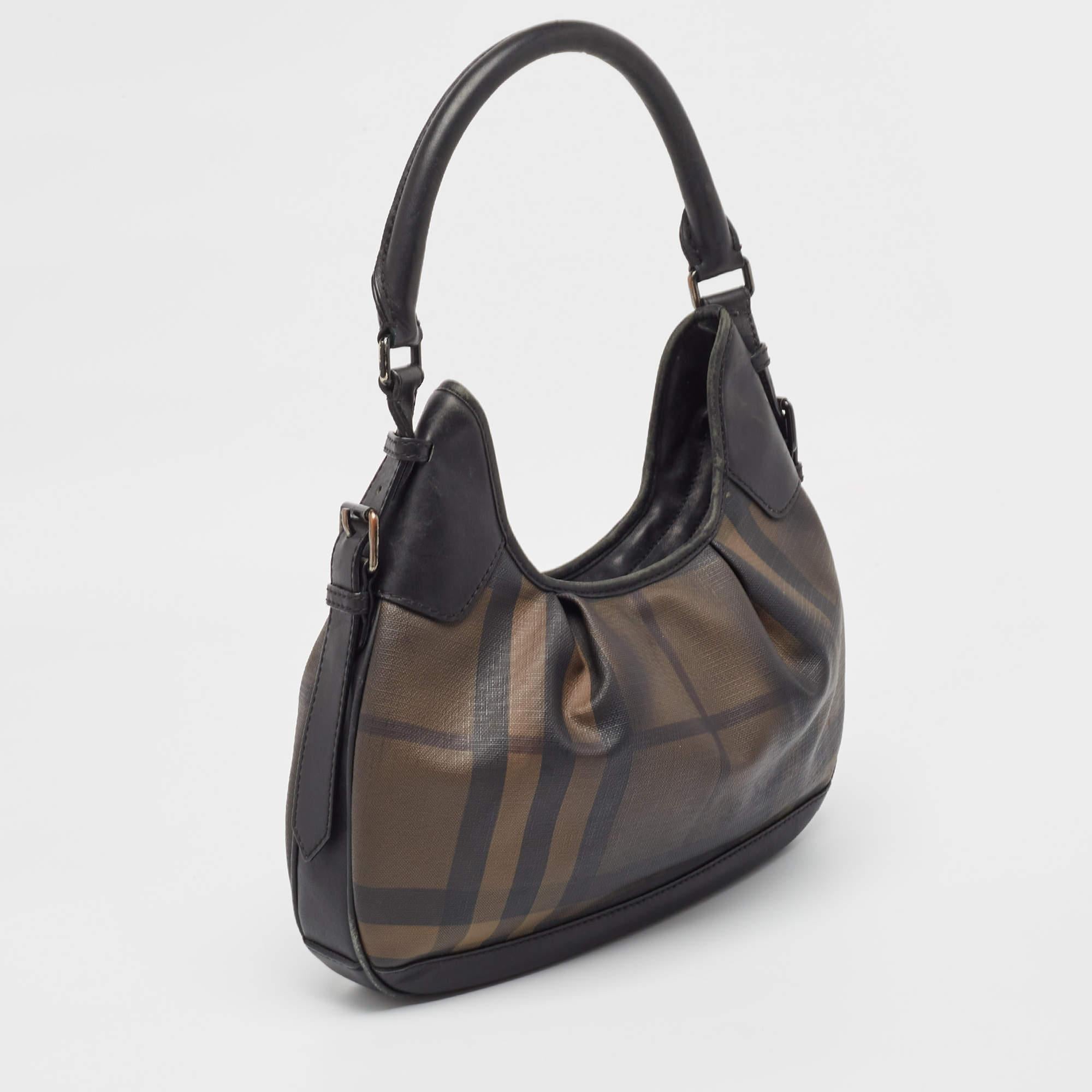 Burberry Smoked Check PVC und Leder Kleine Brooklyn Hobo aus PVC (Schwarz) im Angebot