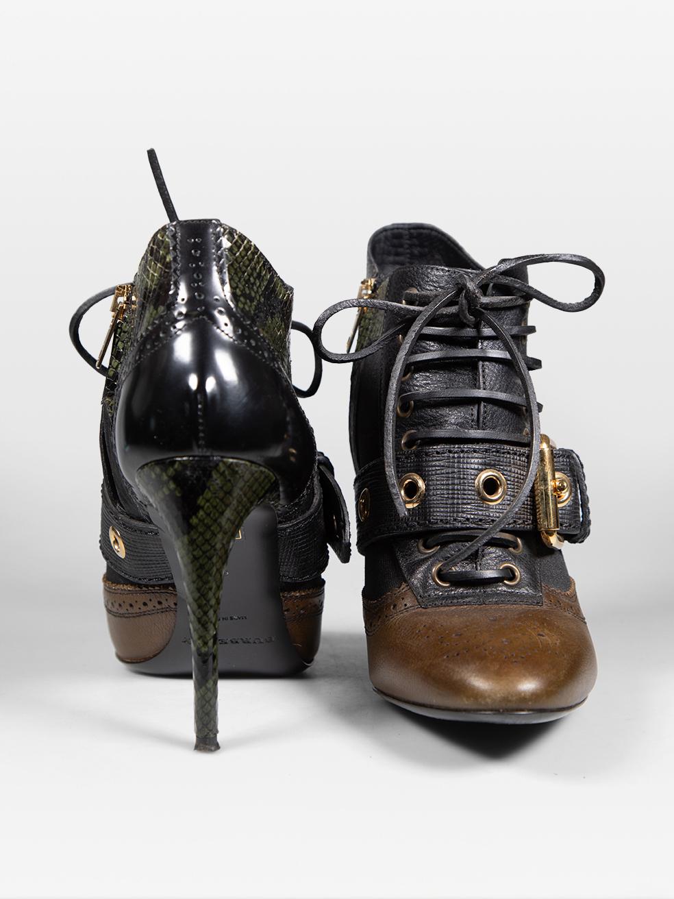 Botines de piel con estampado de piel de serpiente Burberry Talla IT 39 Negro en venta