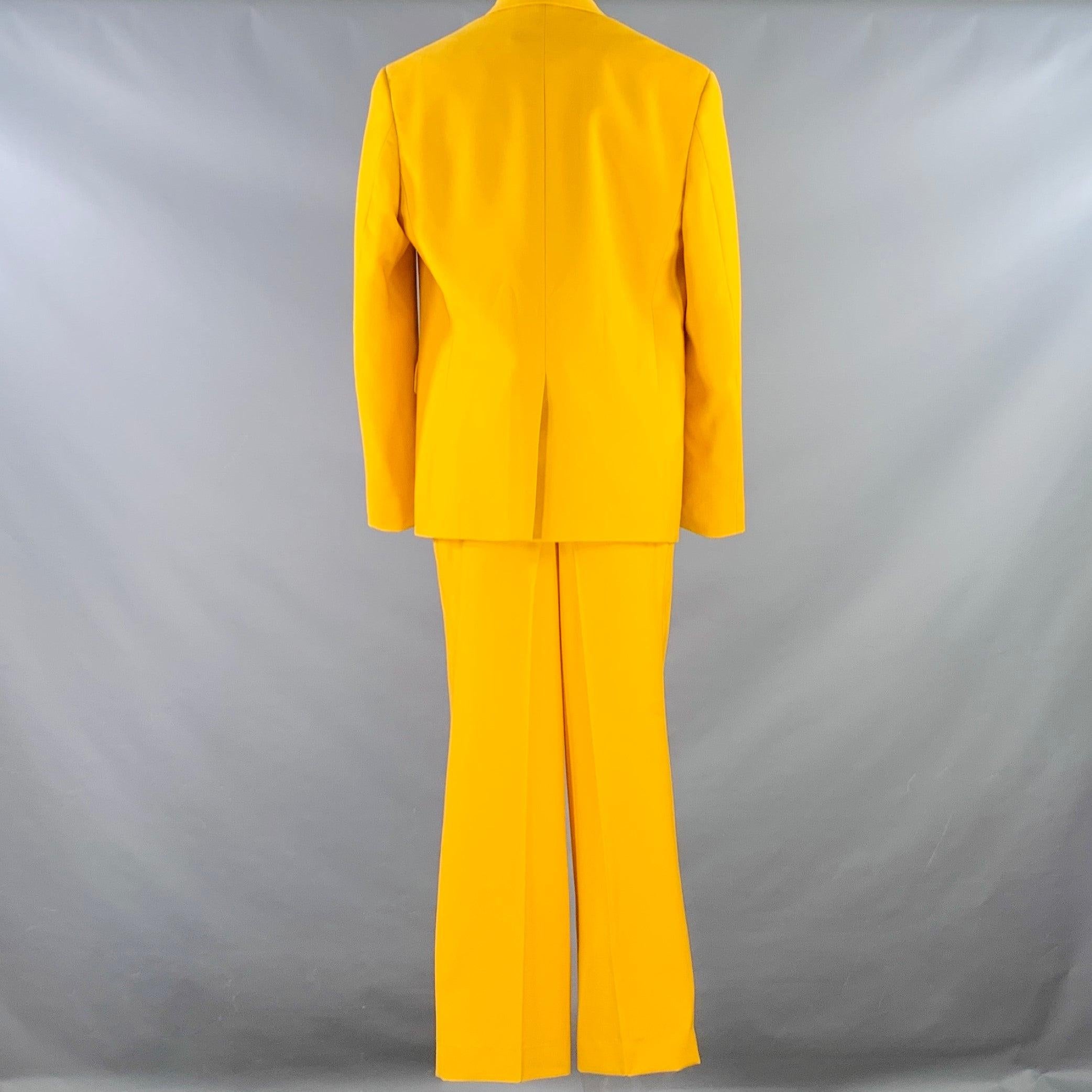 Jaune BURBERRY SS23 Taille 40 Veste en laine jaune à double boutonnage et revers à pointe en vente