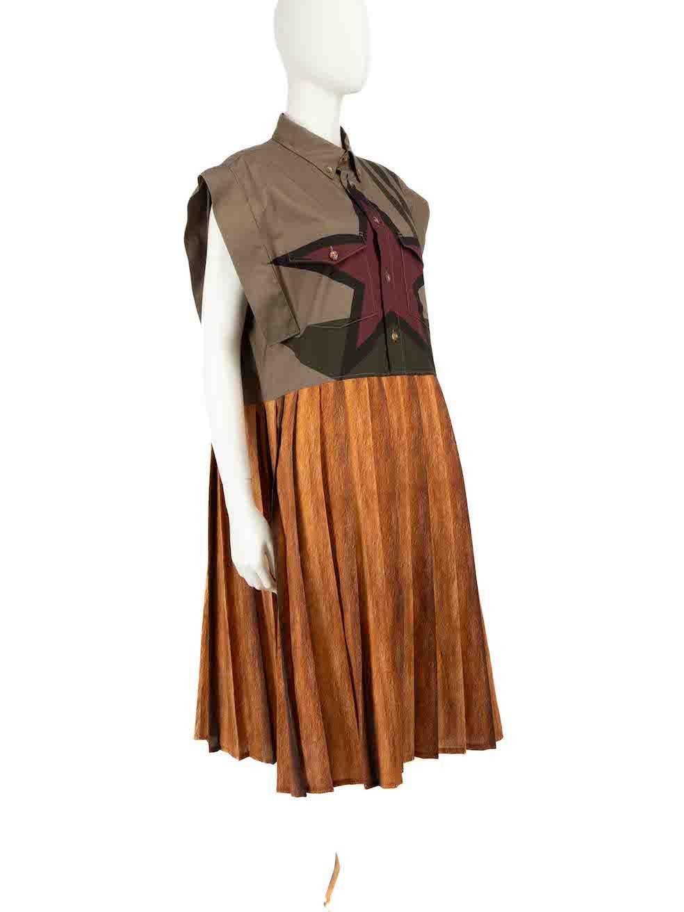 CONDITION is Never worn, with tags. No visible wear to dress is evident on this new Burberry designer resale item.
 
 
 
 Details
 
 
 Multicolour- khaki, brown
 
 Cotton
 
 Dress
 
 Star print
 
 Pleated skirt
 
 Short sleeves
 
 Button up