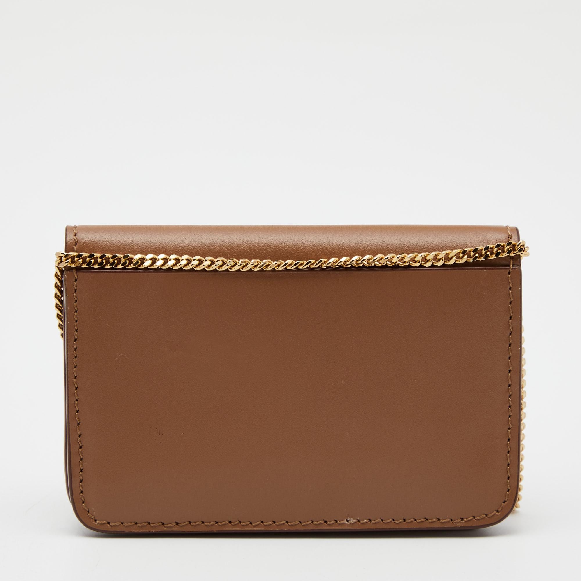 With a clean and classic structure, this Burberry card case is a must-have. It is created from tan leather and displays a brand signature on the front, a chain strap, and a lined interior.

Includes: Original Dustbag