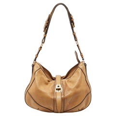 Burberry Bartow Hobo aus strukturiertem Leder in Tan