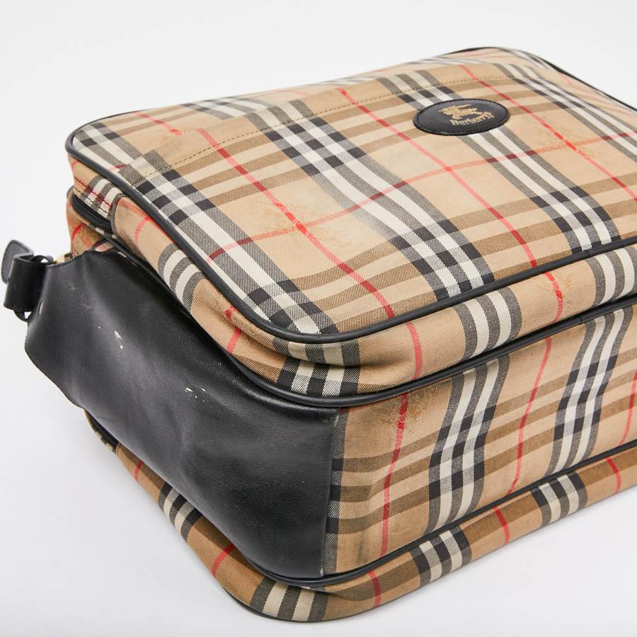 BURBERRY Tartan Weekend Bag In Good Condition In Paris, FR