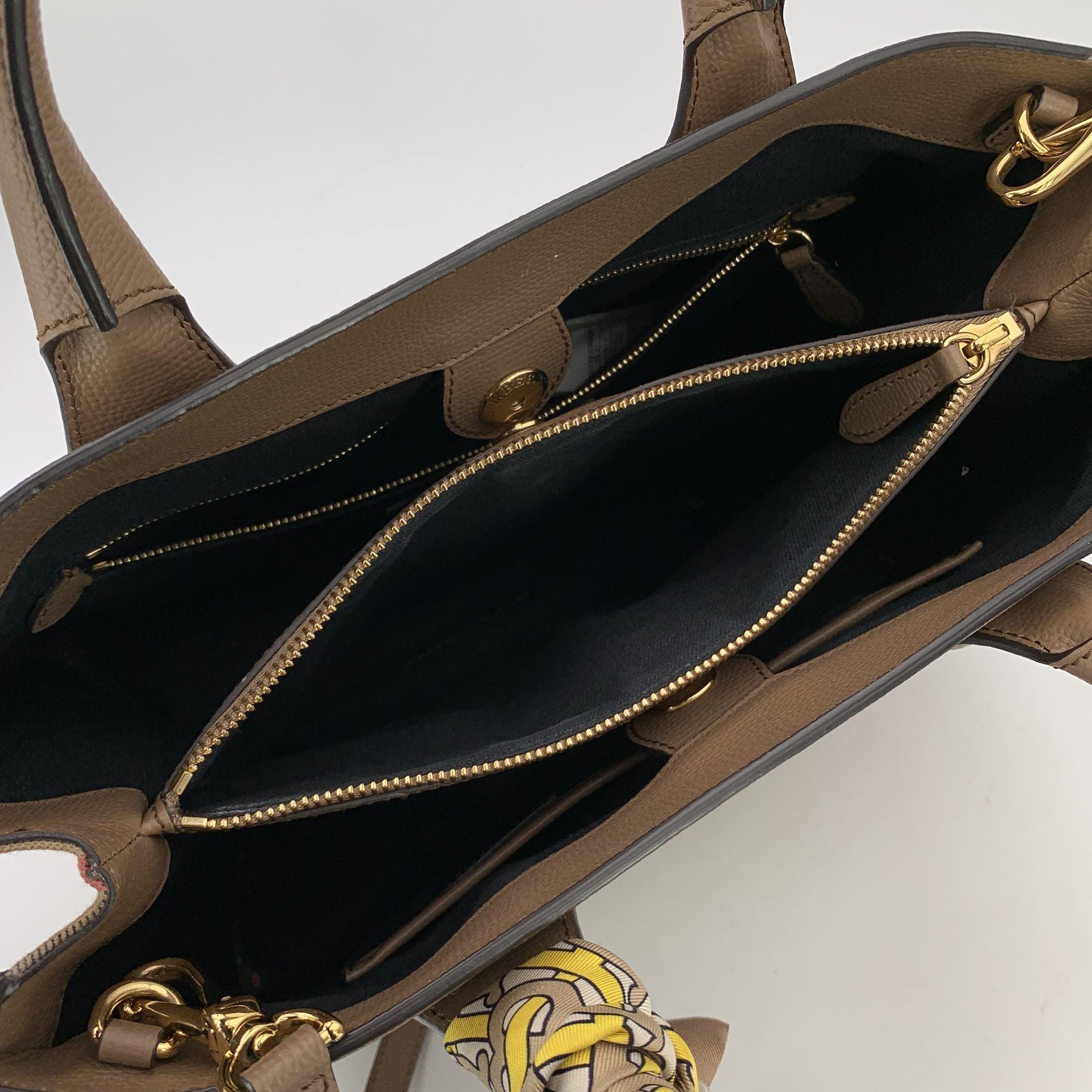 Burberry Taupe Leather Medium The Banner Tote Bag with Strap In Excellent Condition For Sale In Rome, Rome