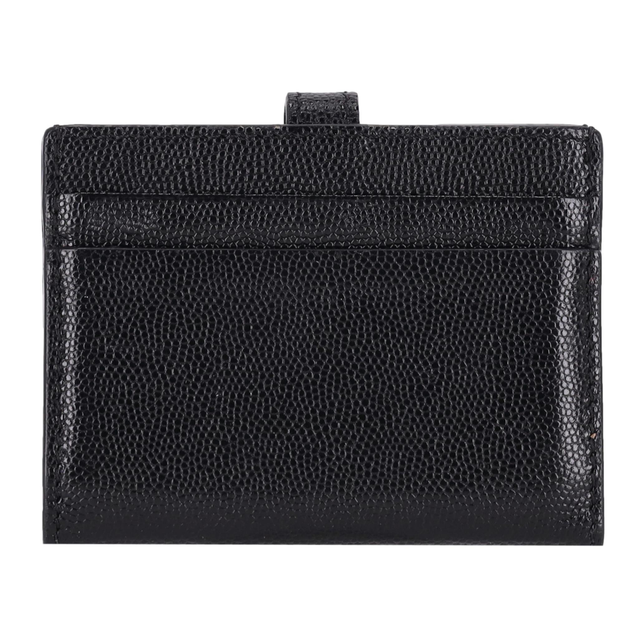 Burberry TB Leather Bifold Card Case

Black card case crafted from grained leather with gold 'TB' logo to the snap closure.

Featuring two slip pockets to the front and back, and having four card slots inside.

Detailed with 'Burberry' print in