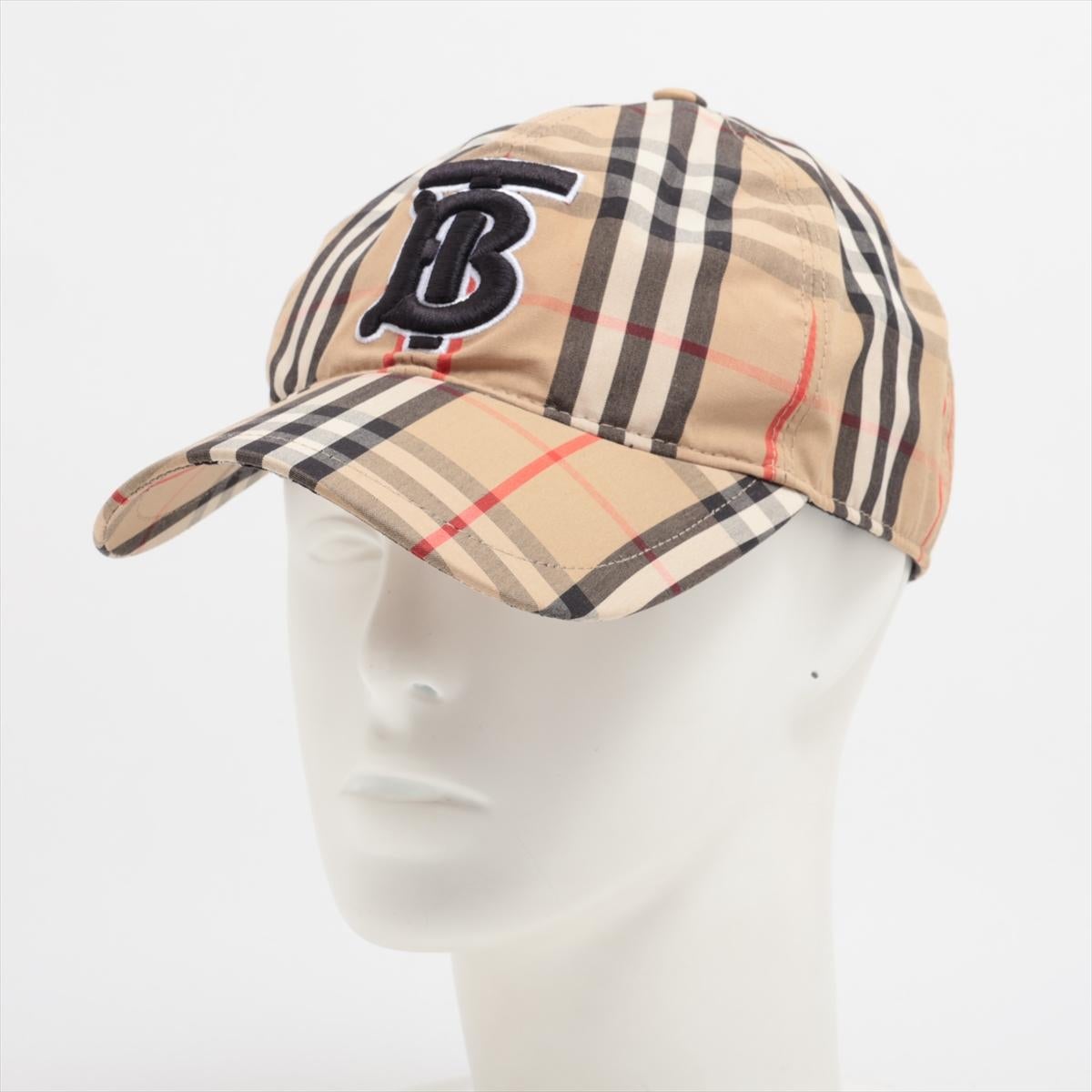 The Burberry TB Logo Nova Check Cap in Beige is a contemporary classic that seamlessly blends Burberry's heritage with modern style. Crafted from high-quality materials, the cap features iconic Nova Check pattern in beige, synonymous with Burberry's