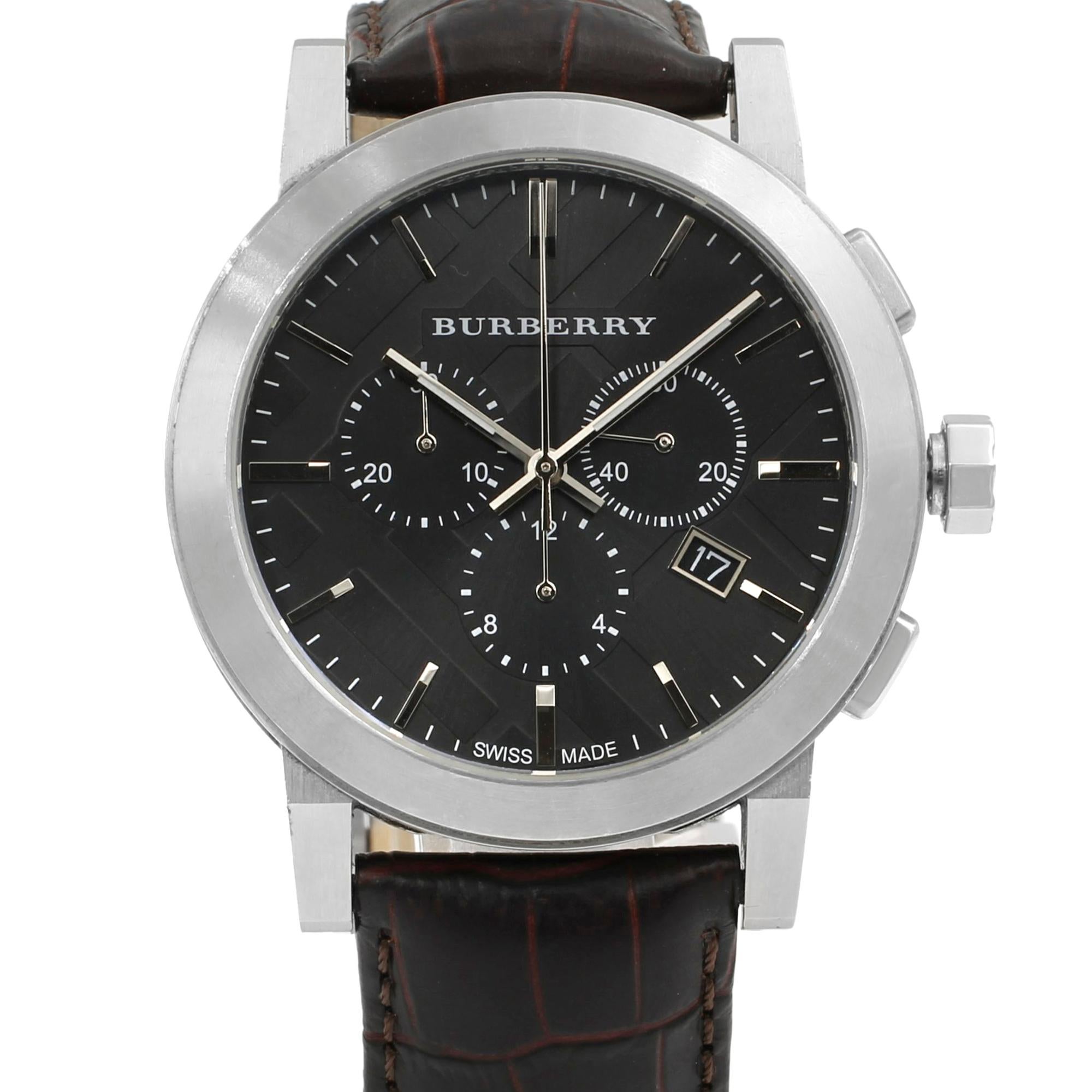 This pre-owned Burberry The City BU9356 is a beautiful men's timepiece that is powered by quartz (battery) movement which is cased in a stainless steel case. It has a round shape face, chronograph, date indicator, small seconds subdial dial and has