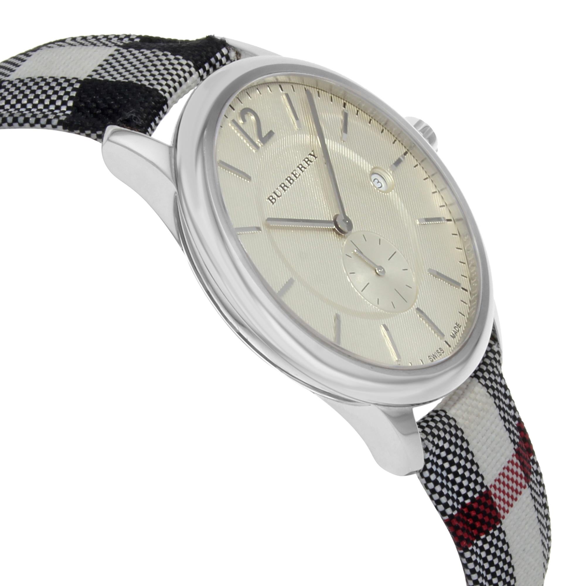 Montre unisexe Burberry The Classic ronde à cadran argenté et quartz en acier BU10002 Unisexe en vente