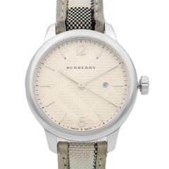 Burberry The Classic Orologio da donna rotondo in acciaio argentato guilloché al quarzo BU10113