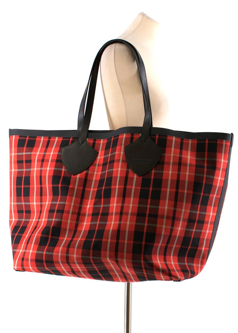 Burberry The Giant Reversible Tote in Vintage Check- New Season at 1stDibs