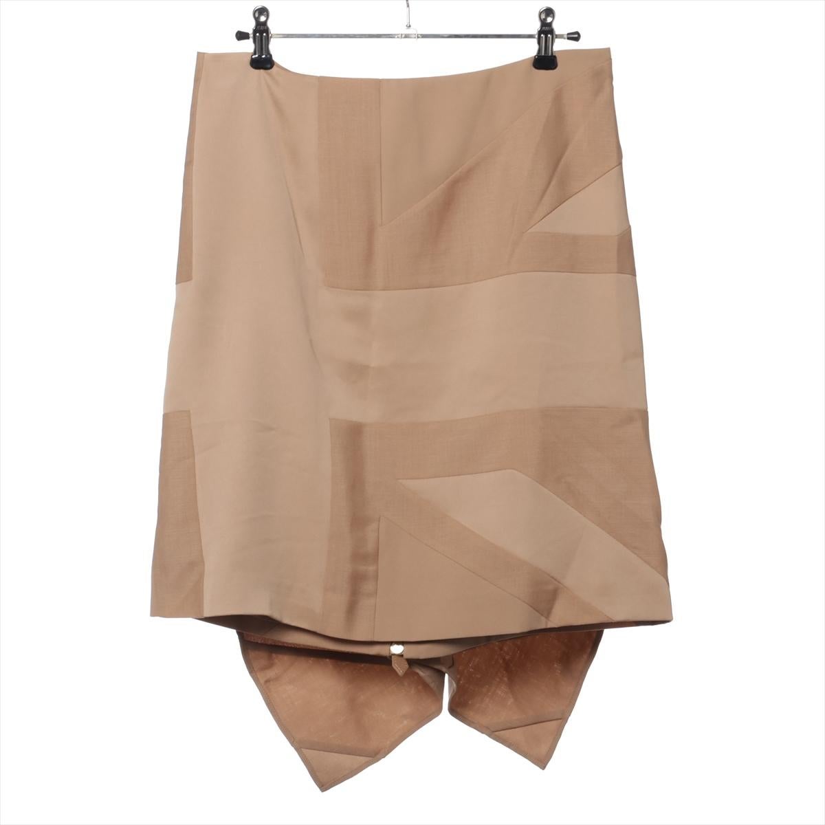 *ships around 11/11

The Burberry Tisci Period Skirt in beige is a sophisticated piece that highlights Burberry's innovative design approach under Riccardo Tisci's direction. Crafted with a unique fabric cut, the skirt features tailored lines that
