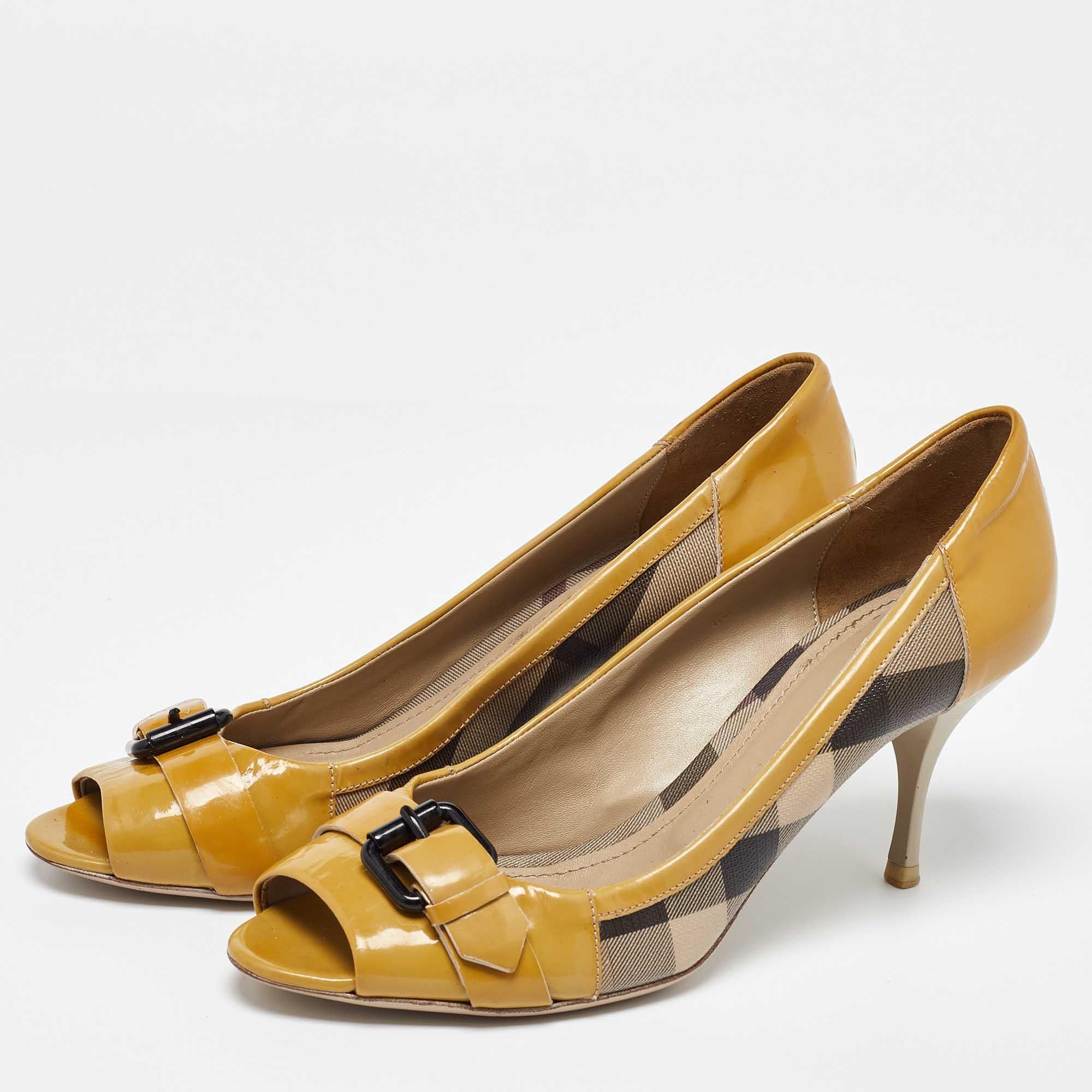 Marca un estilo chic con estos zapatos de salón Burberry. Presentan tacones de 8 cm y suelas duraderas perfectas para tus salidas a la moda