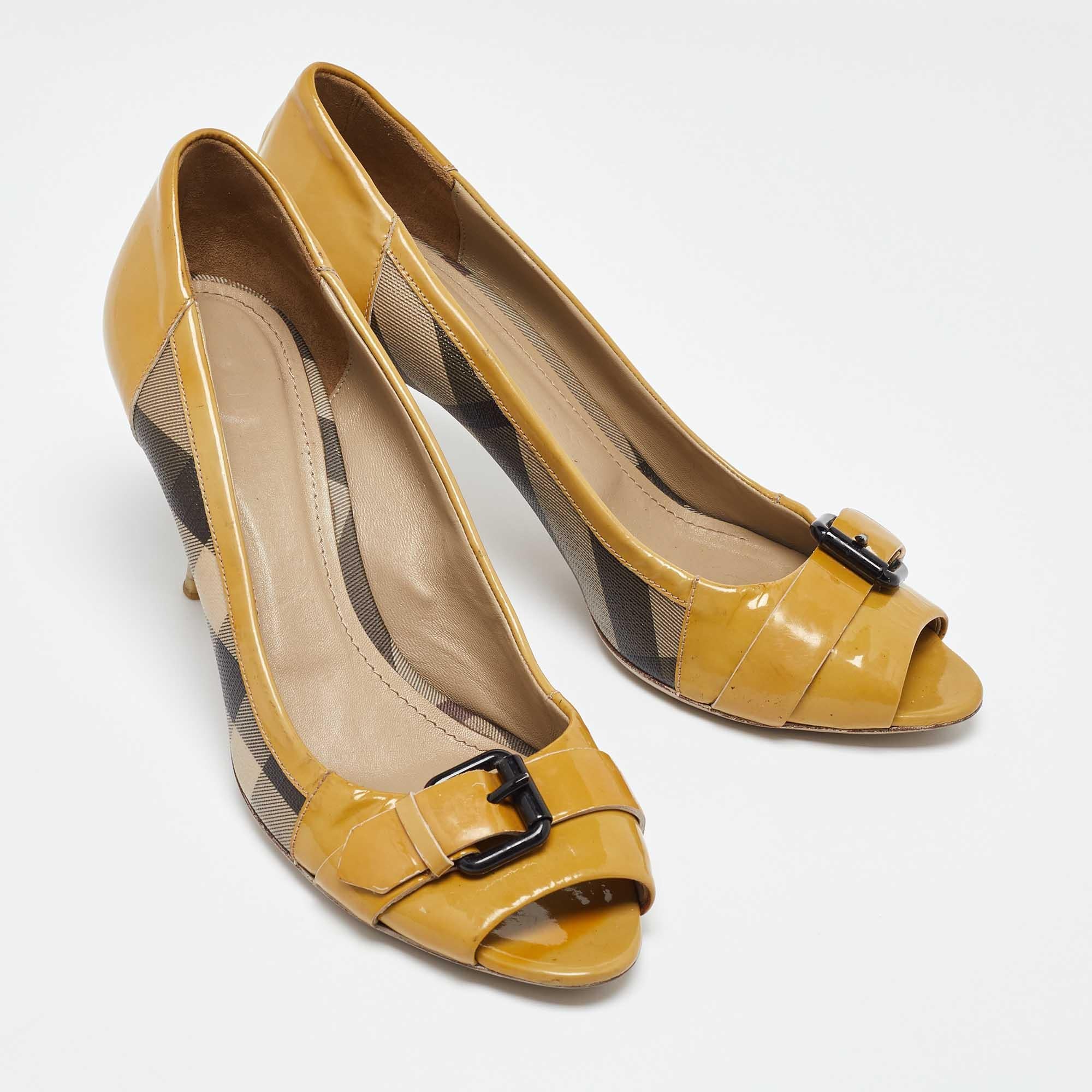 Bombas Burberry Tricolor Patent y Nova Check Canvas Peep Toe Talla 40 en Bueno estado para la venta en Dubai, Al Qouz 2