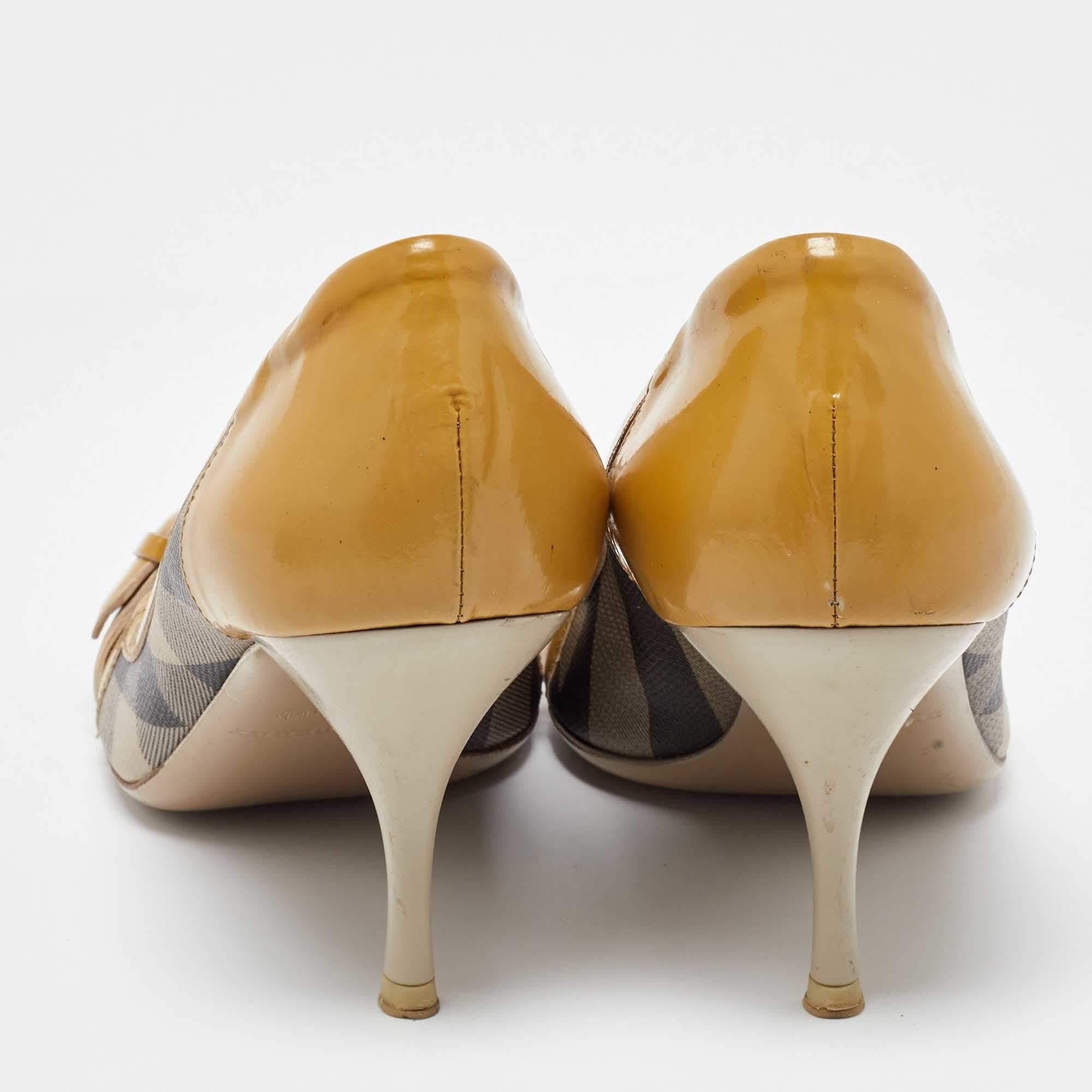 De las mujeres Bombas Burberry Tricolor Patent y Nova Check Canvas Peep Toe Talla 40 en venta