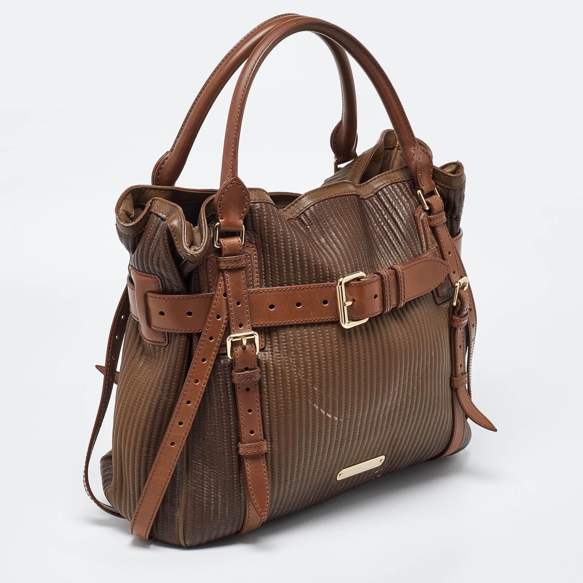Burberry Two Tone Brown Leather Stitched Bridle Tote In Fair Condition In Dubai, Al Qouz 2