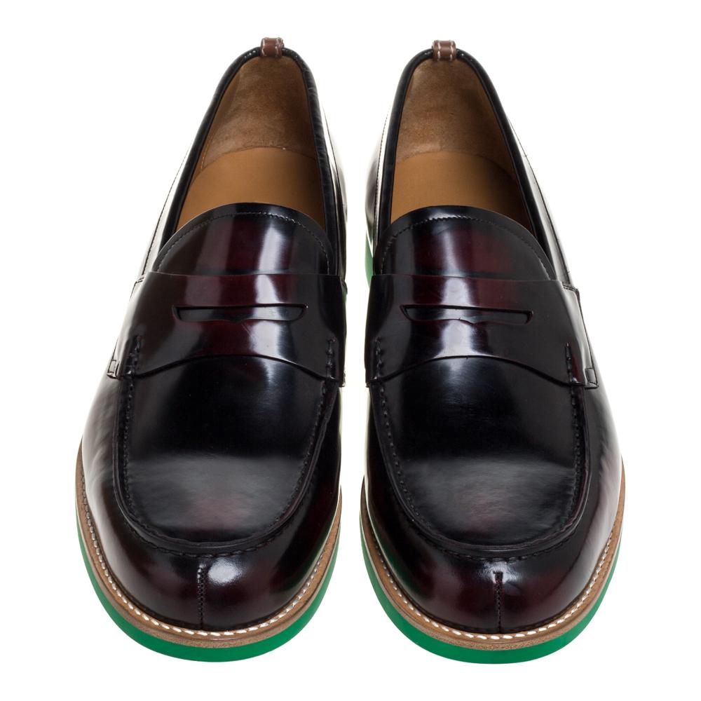 Burberry brings you these grand loafers that have been created with in mind. They are covered in burgundy leather, detailed with contrasting green soles, and have leather insoles meant to offer comfort at every step. The loafers are a result of