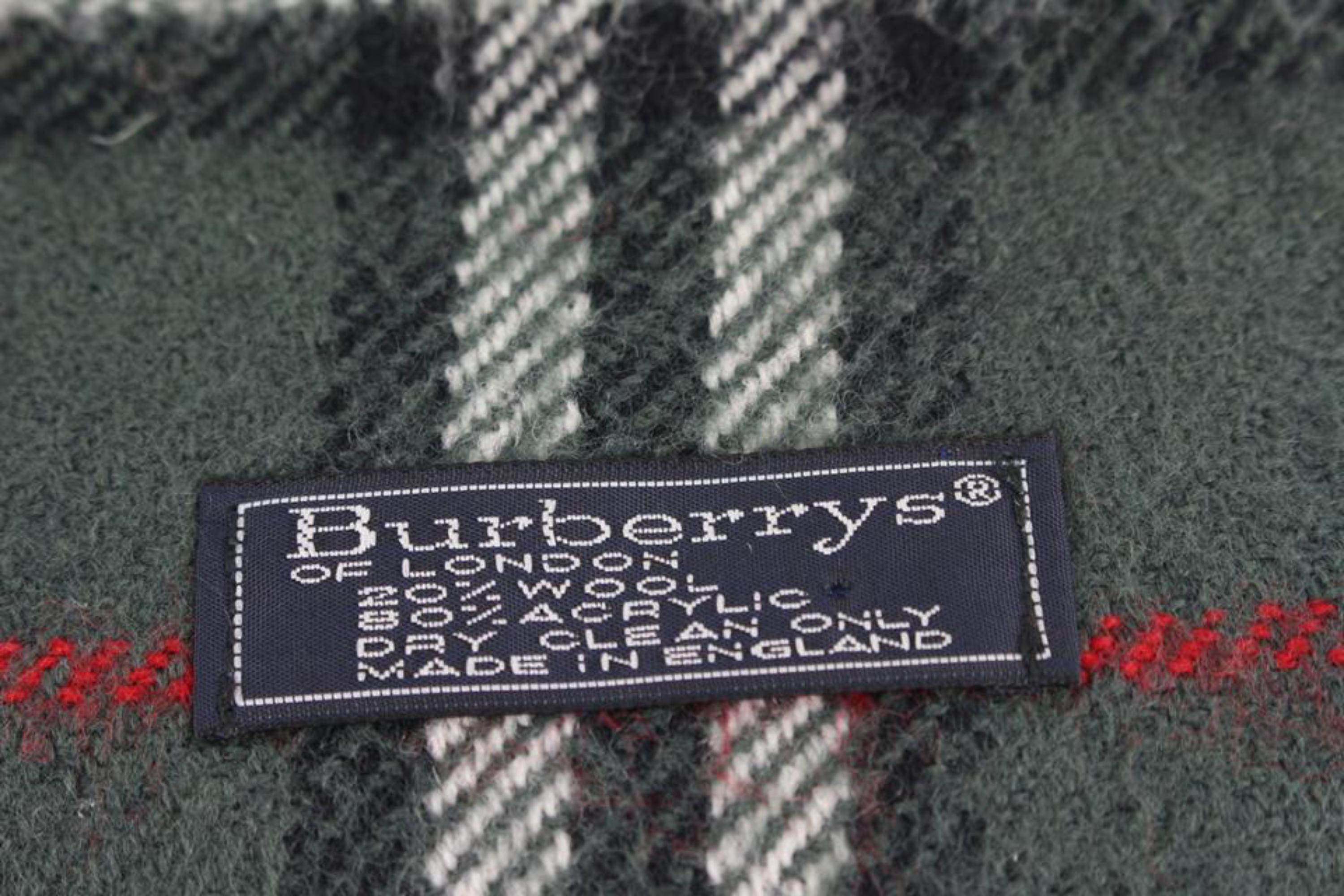 Burberry Ultra Rare Olive Green Charcoal Nova Check Classic Wool Scarf 1223b1
Made In: England
Measurements: Length:  13.5