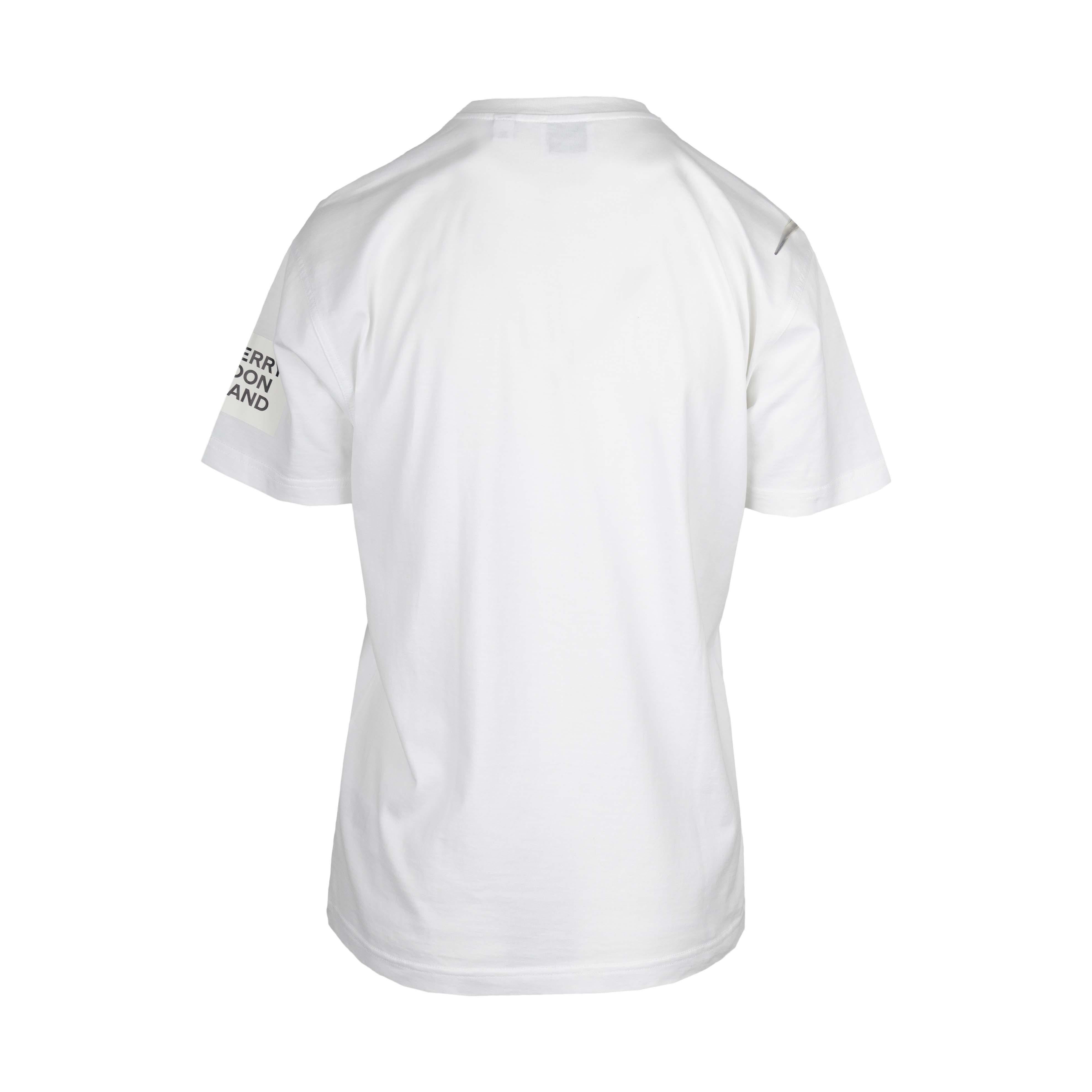 Printed on an oversized tee, the shirt showcases a unicorn placed on a plain white cotton canvas. The branded flair is added by the namesake emblem placed on the left sleeve of the top.

Width. - 50 cm
Shoulder - 44 cm
Length - 66 cm
