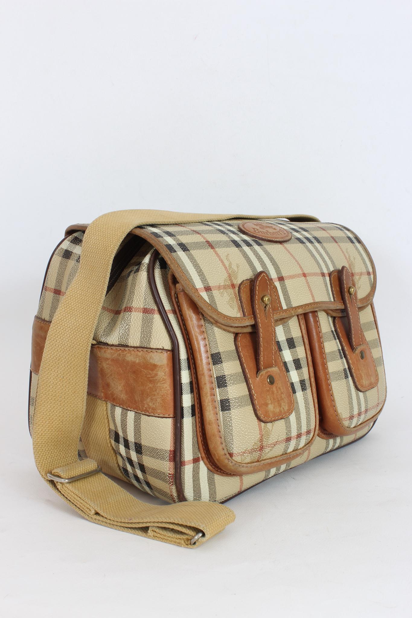 Burberry Vintage 80s Beige Leather Check Trunk Bag In Good Condition In Brindisi, Bt