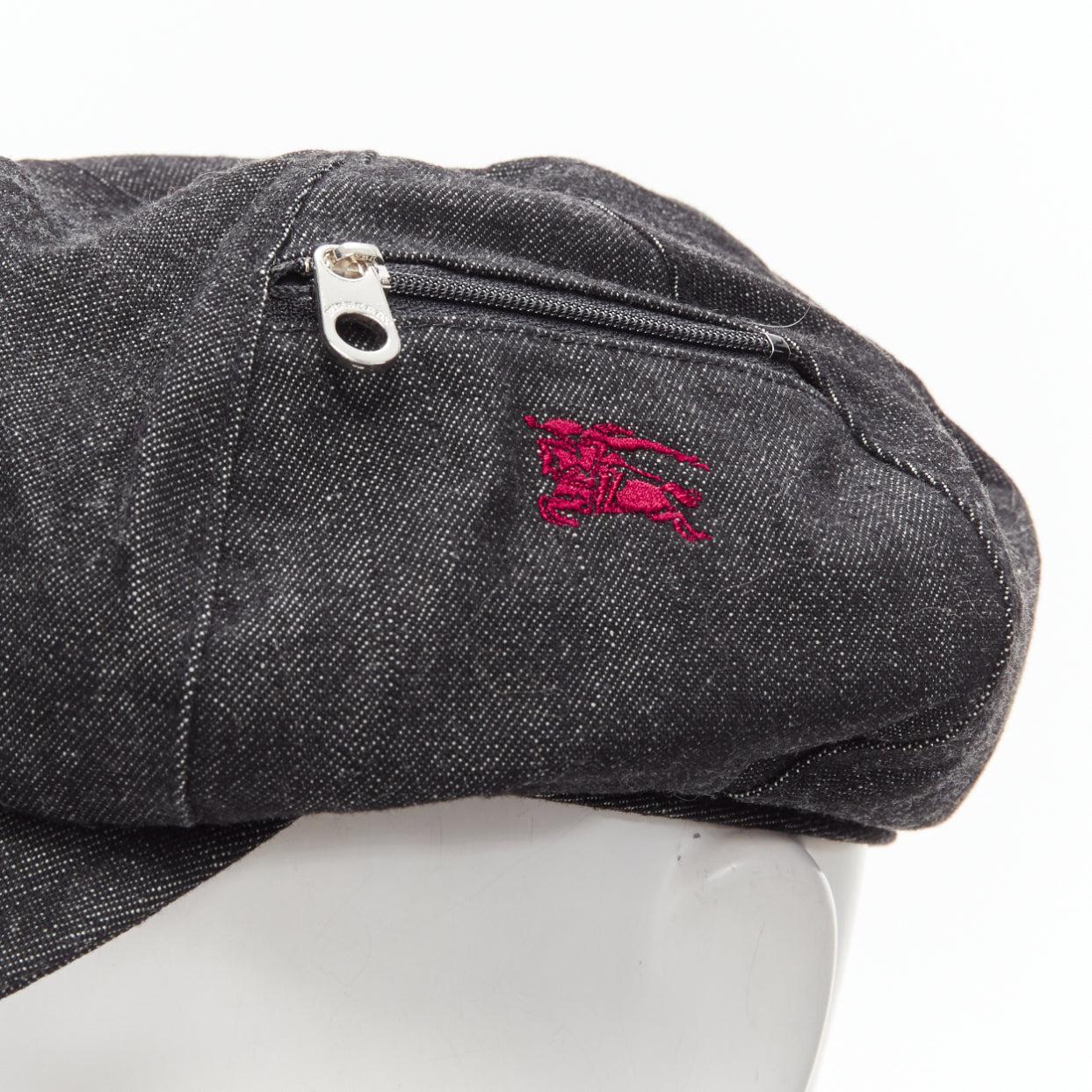 Burberry Vintage noir denim logo broderie zip poche newboy chapeau Sz 54 en vente 2