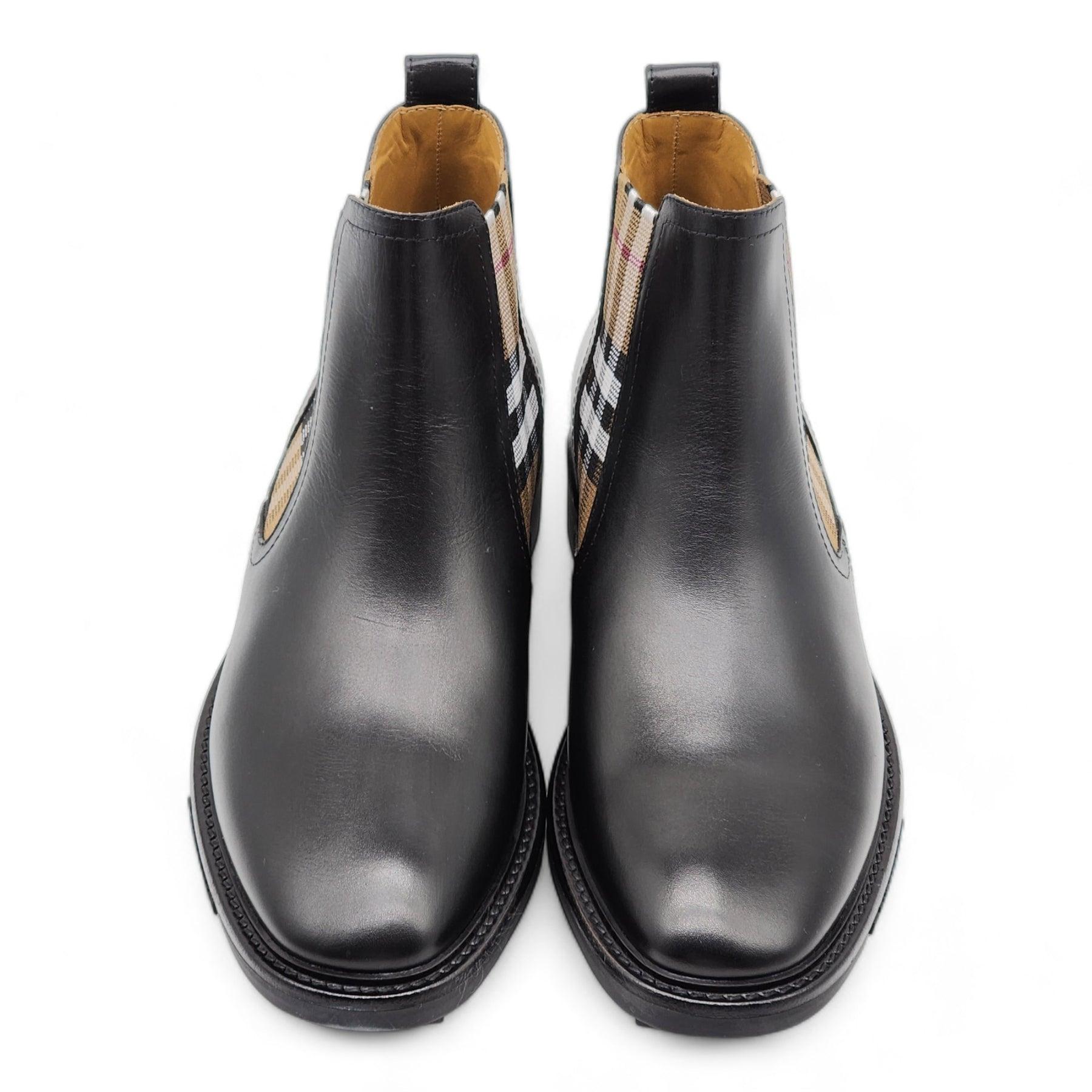 Burberry Vintage Check Detail Leather Chelsea Boots.

Signature Vintage Check detail.

Additional information:
Material: Calf leather
Style code: 80423631
Color: Black
Size: 6
Country: Italy
Condition: Brand new with box.
Available in other size: